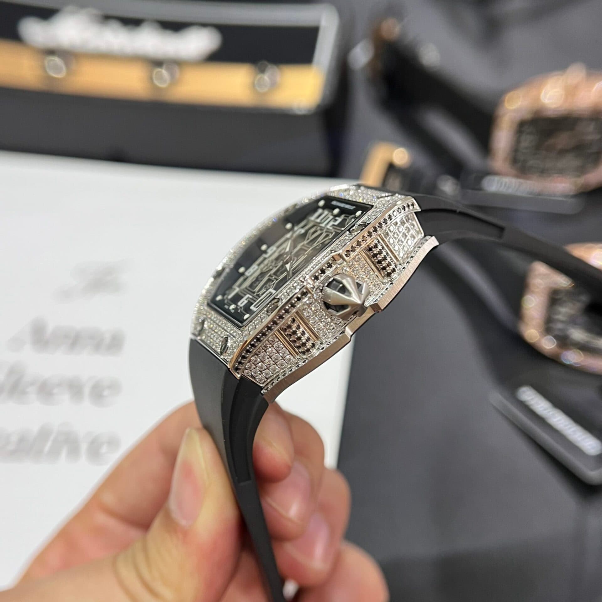 Dong-Ho-Richard-Mille-RM67-01-Replica-11-Dinh-Da-40mm-3-scaled-1