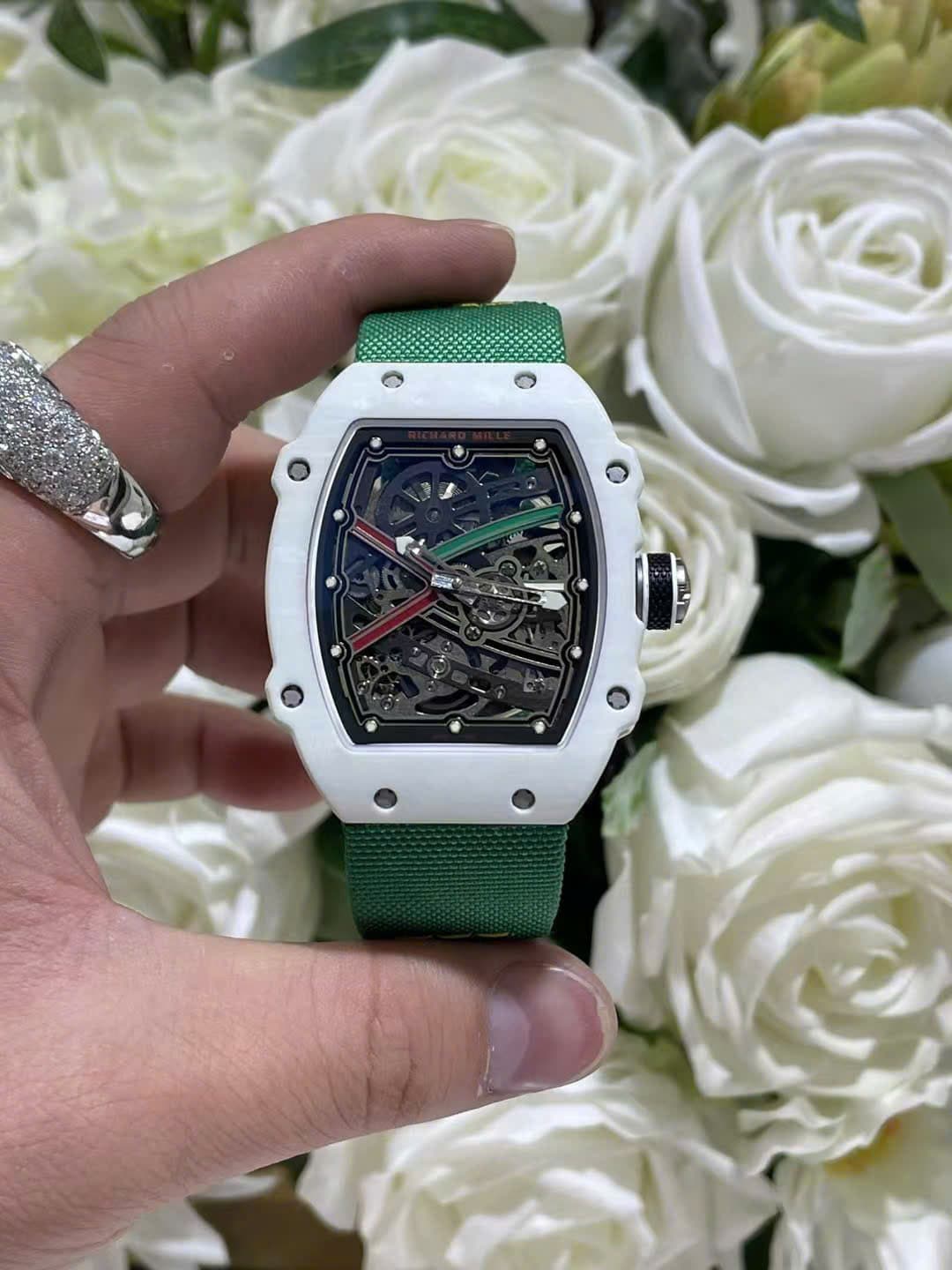 Dong-Ho-Richard-Mille-RM67-02-Vo-Carbon-Mau-Trang-Tinh-Chinh-Sieu-Nhe-Trong-Luong-37-Grams-38.7Γ47-5-1