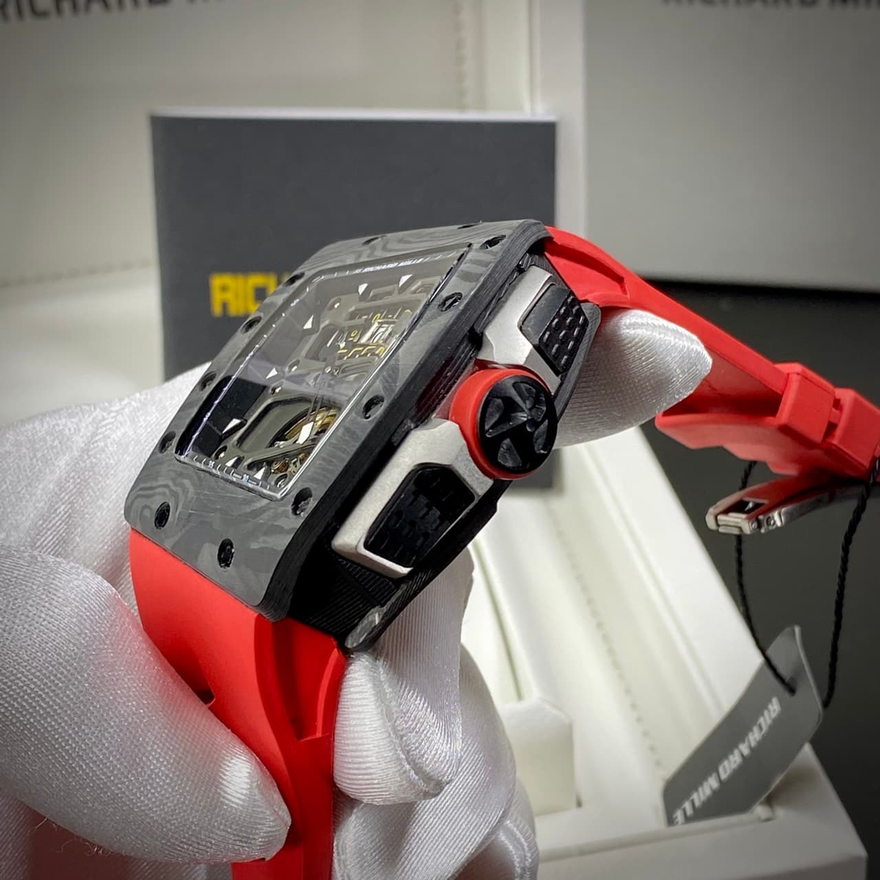Dong-Ho-Richard-Mille-RM70-01-Replica-Cao-Cap-Vo-Carbon-45mm-2-1