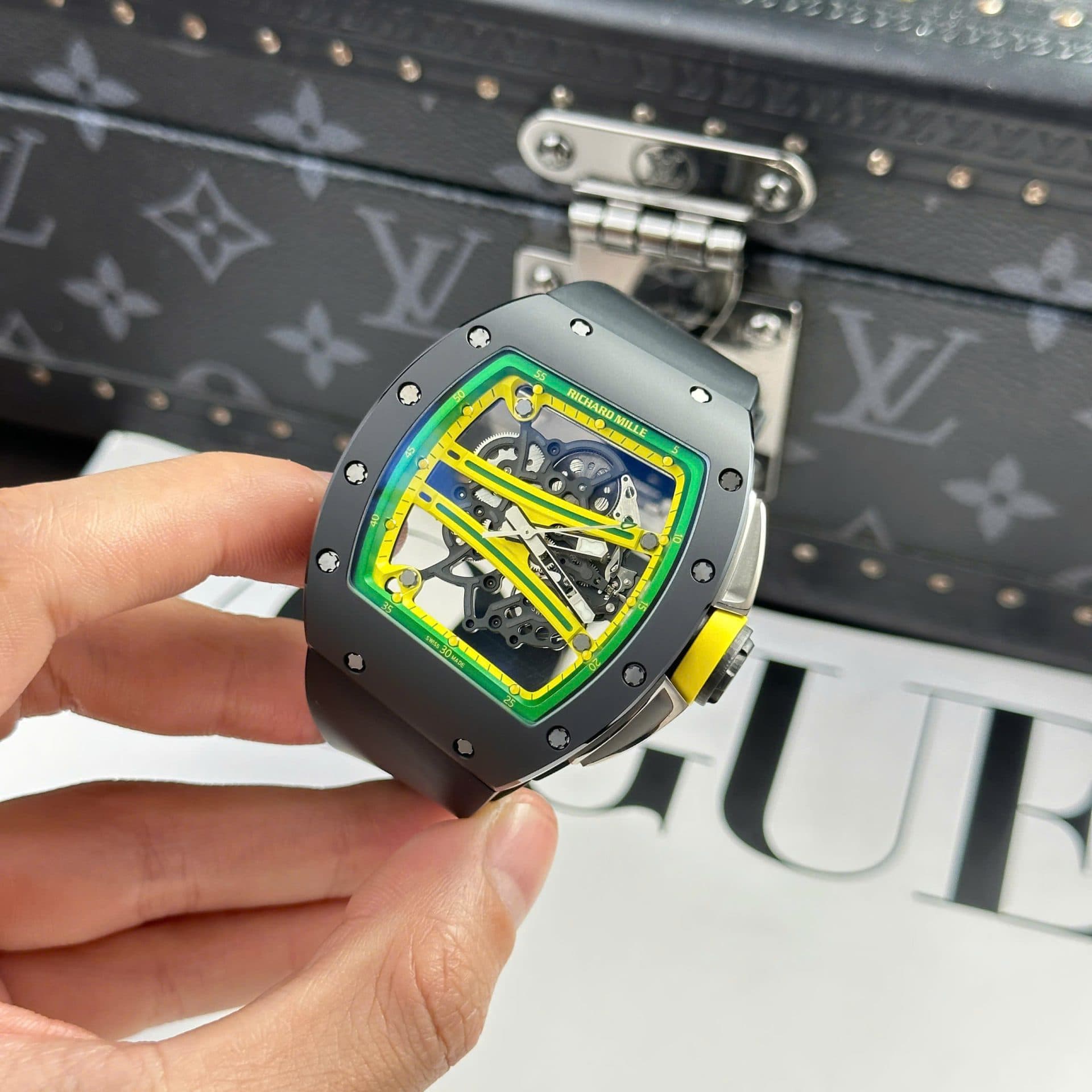 Dong-Ho-Richard-Mille-Rep-11-RM61-01-Manual-Winding-Yohan-Blake-Vo-Gom-Den-ZF-42.7Γ50-7-1
