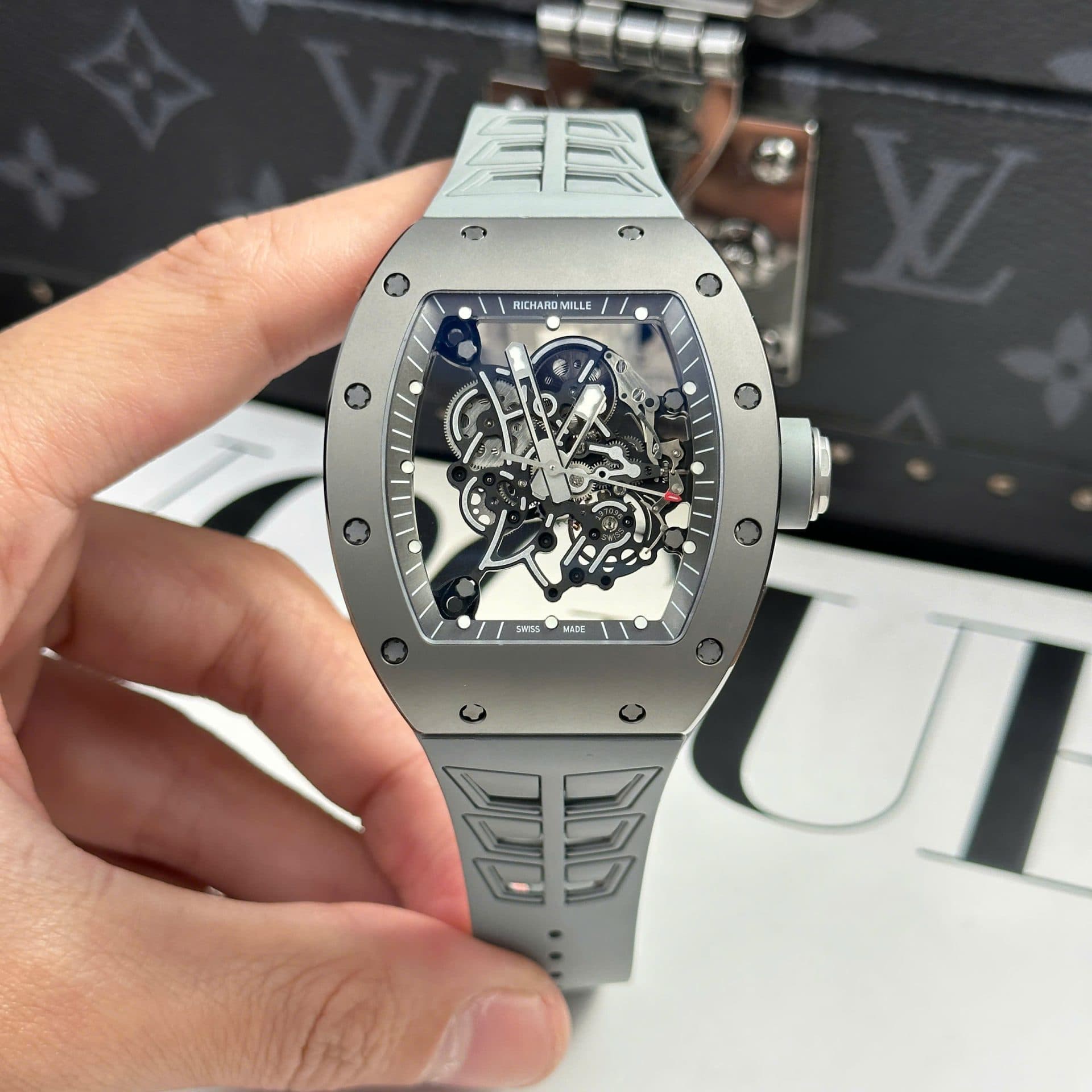Dong-Ho-Richard-Mille-Replica-11-RM055-Bubba-Watson-Grey-Ceramic-Day-Cao-Su-Nha-May-ZF-42.7×49-1-1