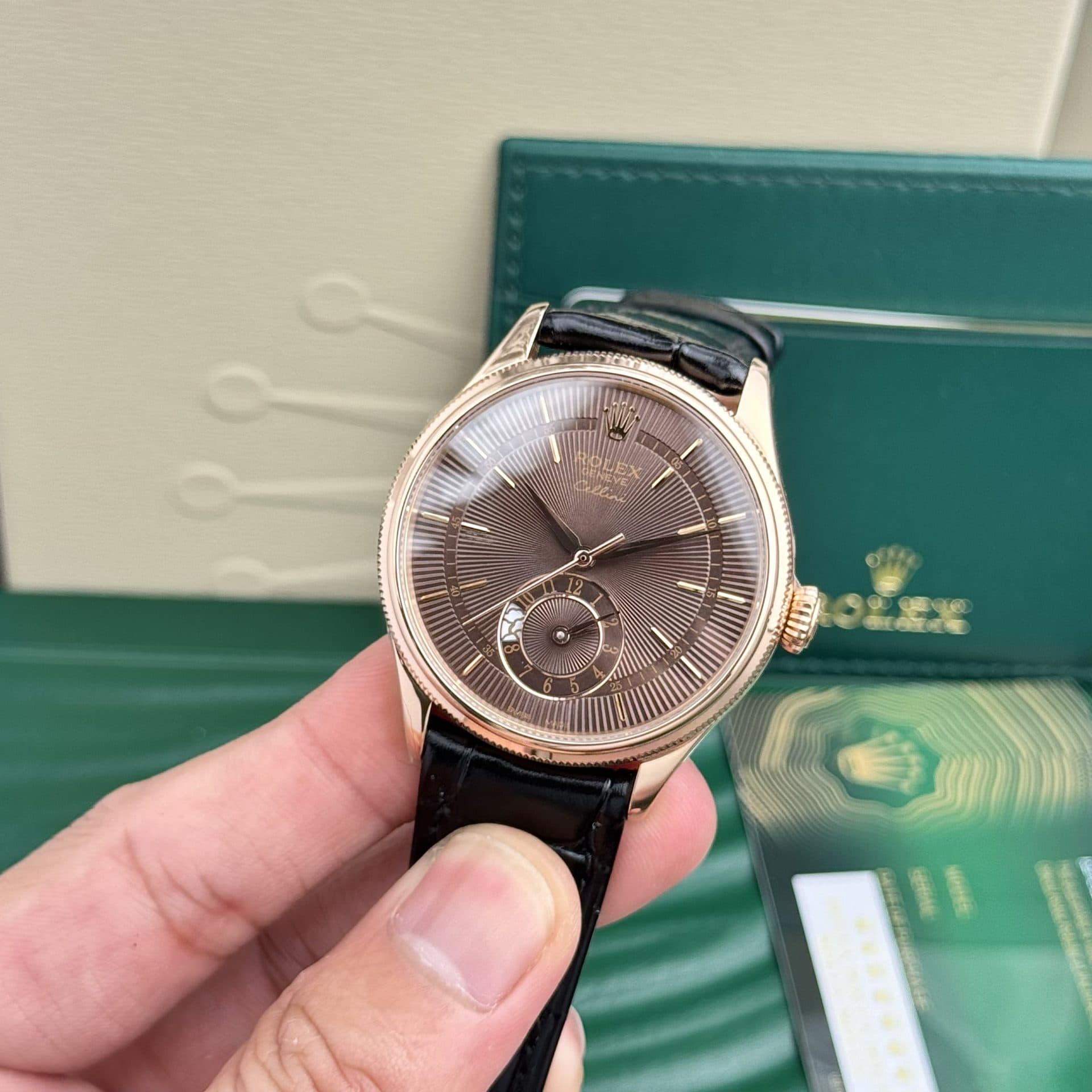 Dong-Ho-Rolex-Cellini-50525-Che-Tac-Mat-Chocolate-Day-Da-39mm-4-1