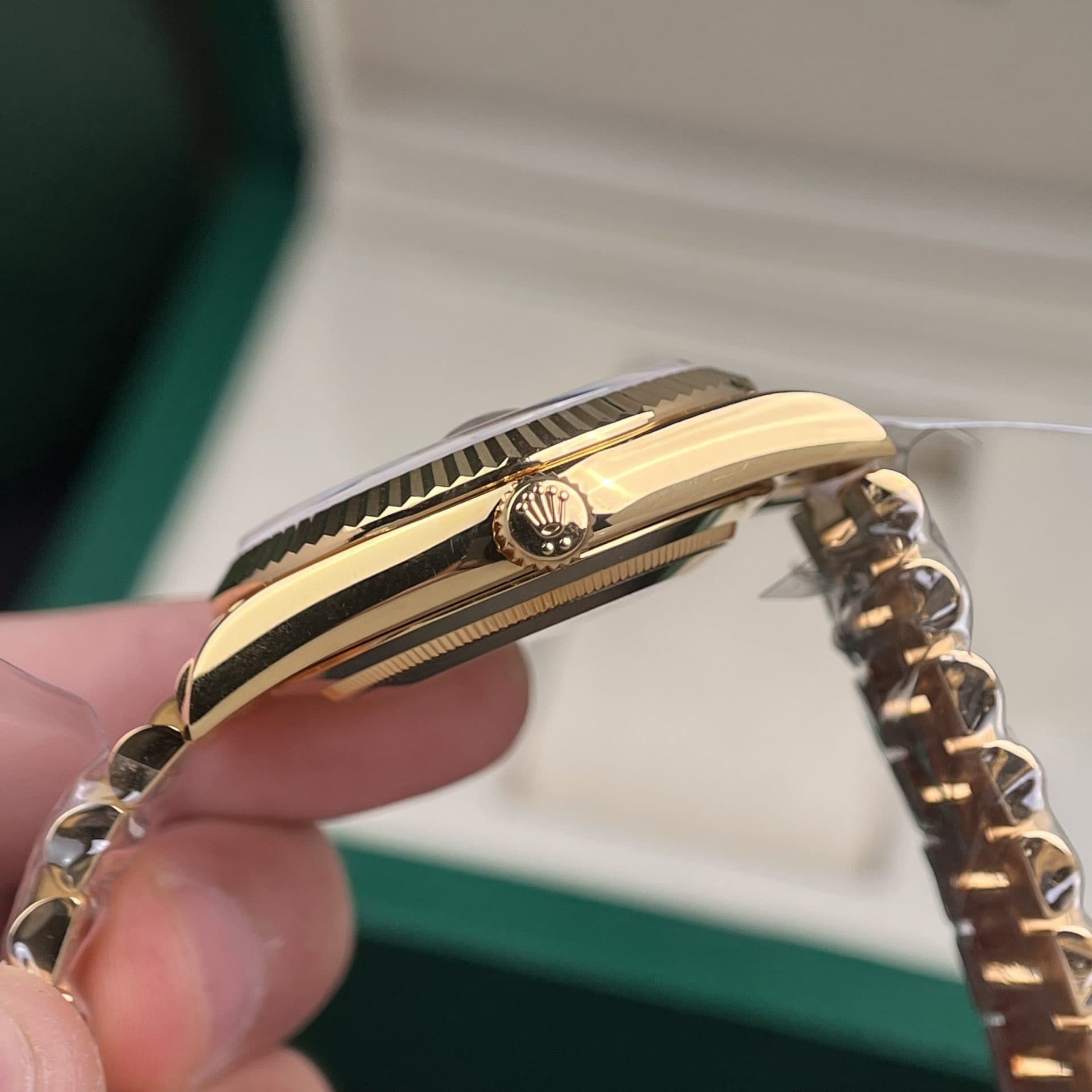 Dong-Ho-Rolex-Che-Tac-Day-Date-Coc-So-Da-Baguette-Boc-Vang-That-Trong-Luong-177gram-GM-Factory-40mm-5-1