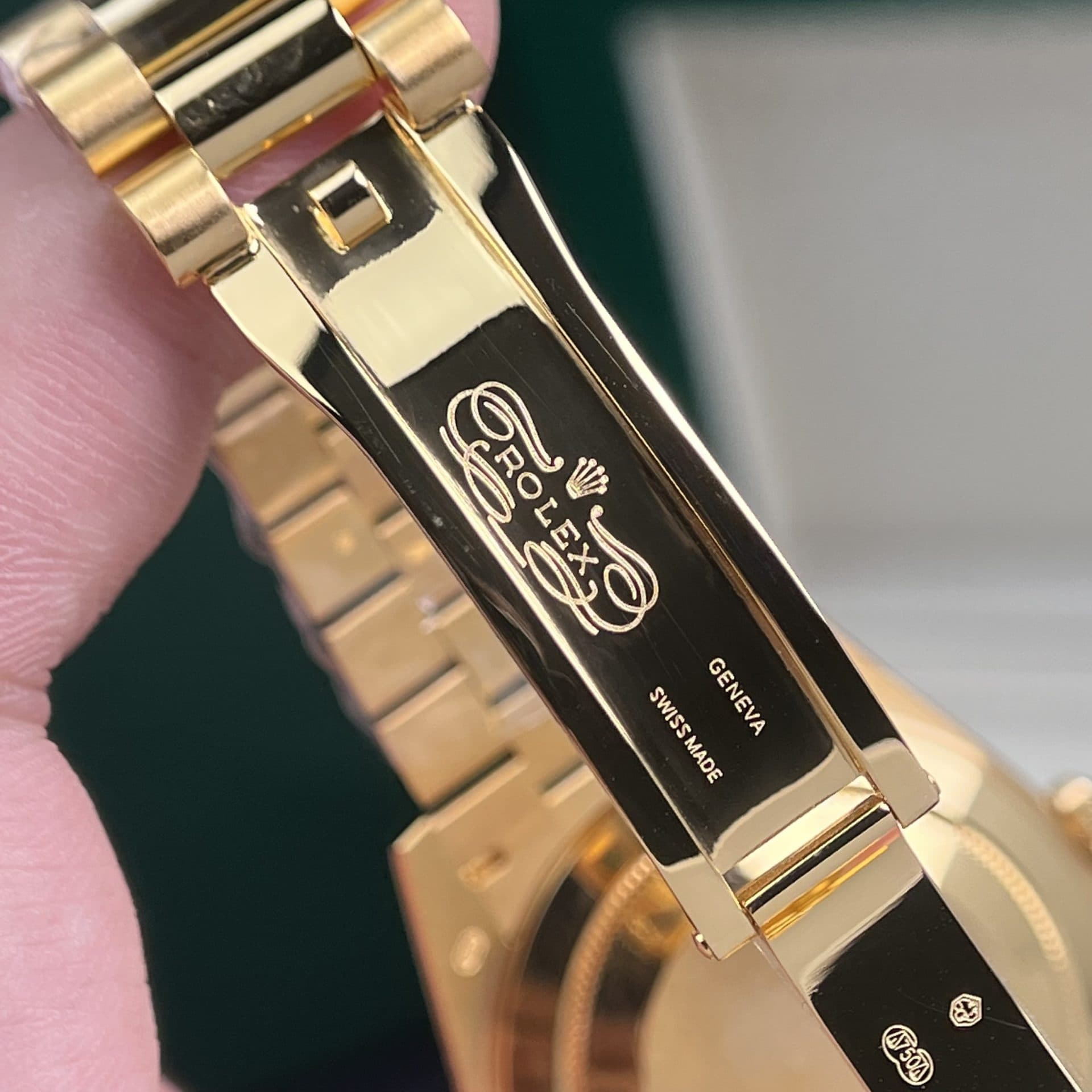 Dong-Ho-Rolex-Che-Tac-Day-Date-Coc-So-Da-Baguette-Boc-Vang-That-Trong-Luong-177gram-GM-Factory-40mm-6-1