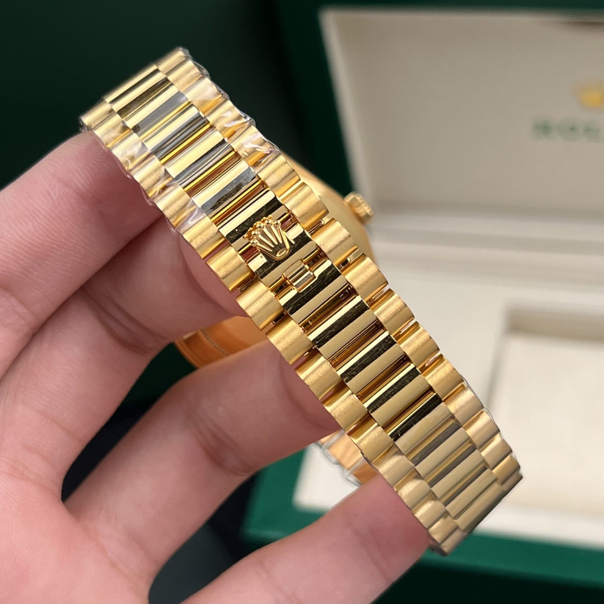 Dong-Ho-Rolex-Che-Tac-Day-Date-Coc-So-Da-Baguette-Boc-Vang-That-Trong-Luong-177gram-GM-Factory-40mm-8-1