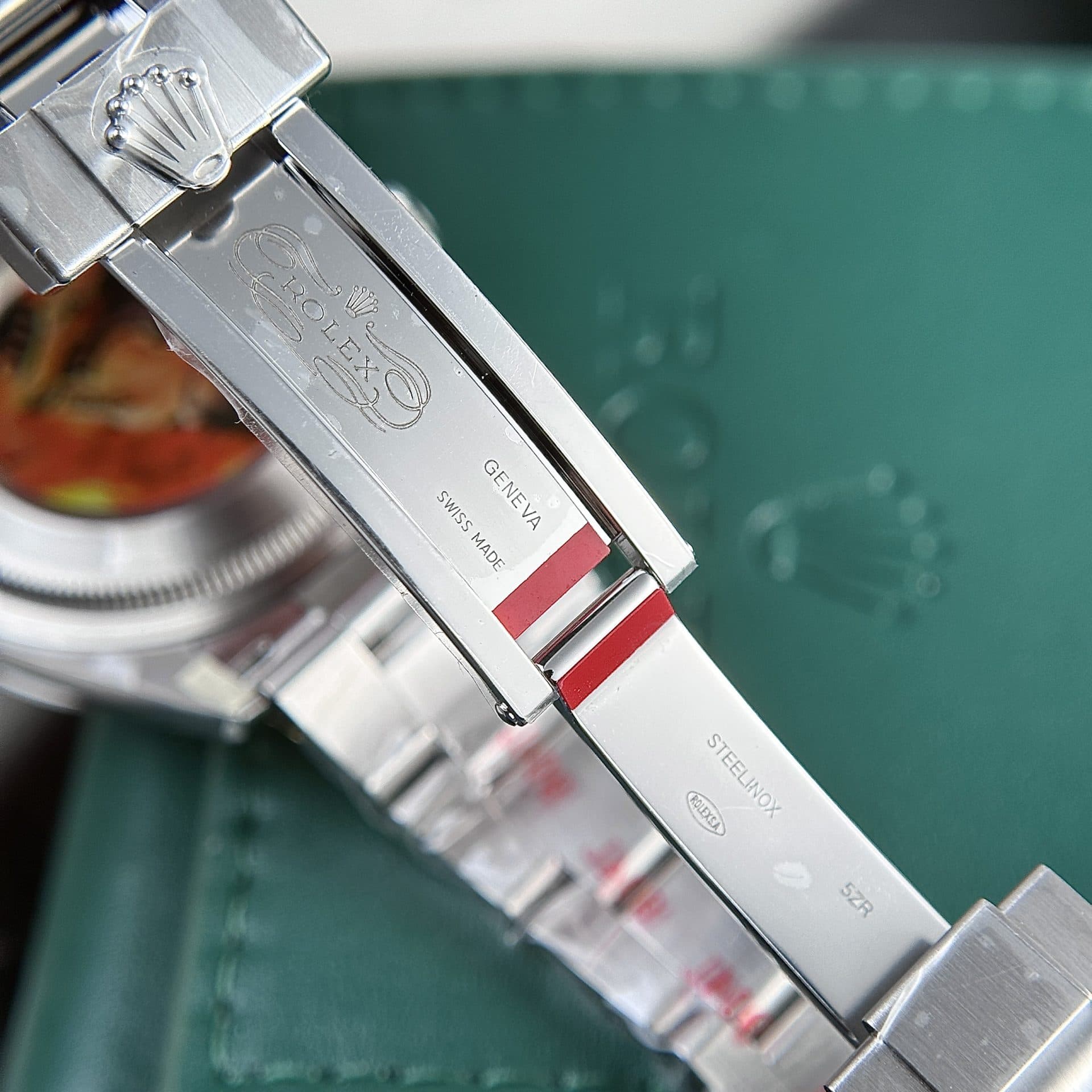 Dong-Ho-Rolex-Che-Tac-Explorer-214270-Phien-Ban-Cao-Cap-Nhat-39mm-8-1