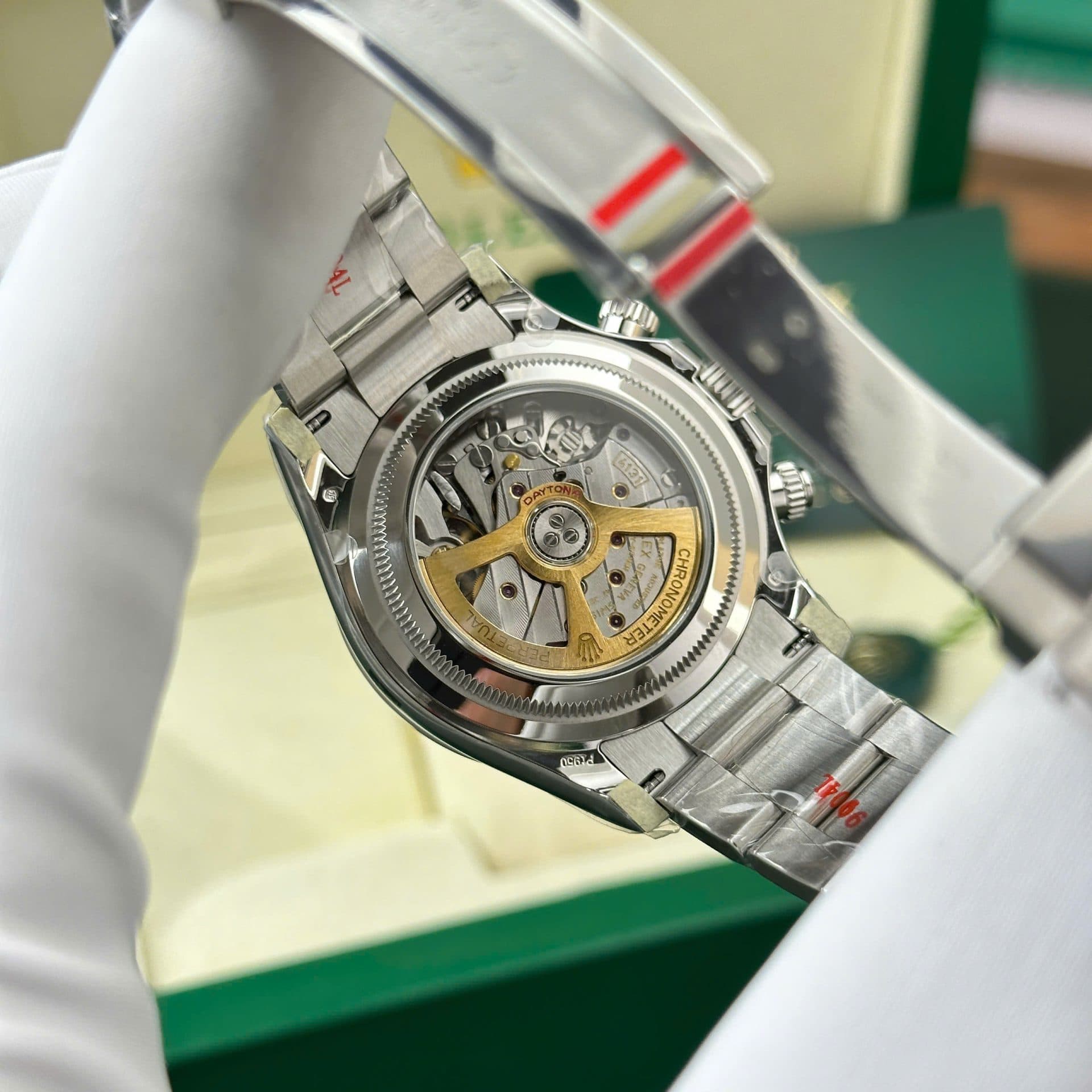 Dong-Ho-Rolex-Cosmograph-Daytona-126506-Mat-Xanh-Bang-Coc-So-Da-Quang-Nha-May-Clean-40mm-4-1