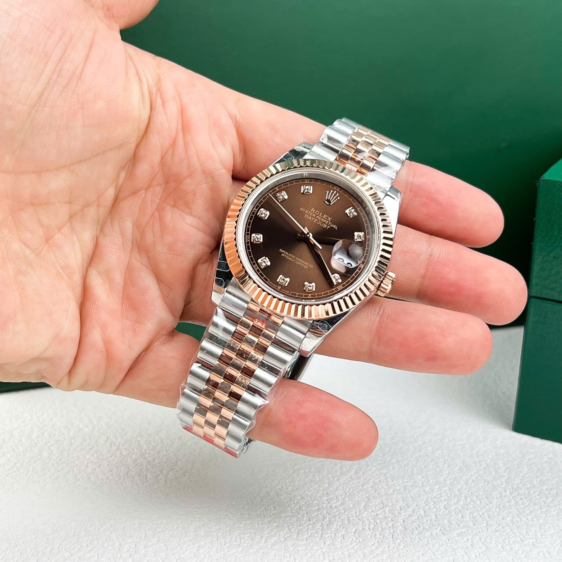 Dong-Ho-Rolex-DateJust-126331-Replica-11-Mat-Chocolate-Coc-So-Dinh-Da-41mm-4-1