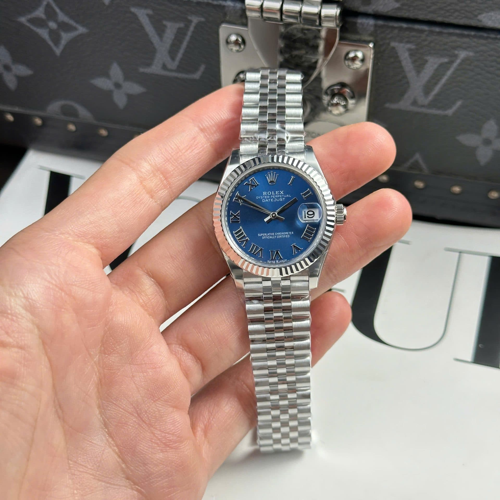 Dong-Ho-Rolex-DateJust-Clone-11-Mat-Xanh-Blue-Coc-So-La-Ma-Nha-May-THB-31mm-8-1