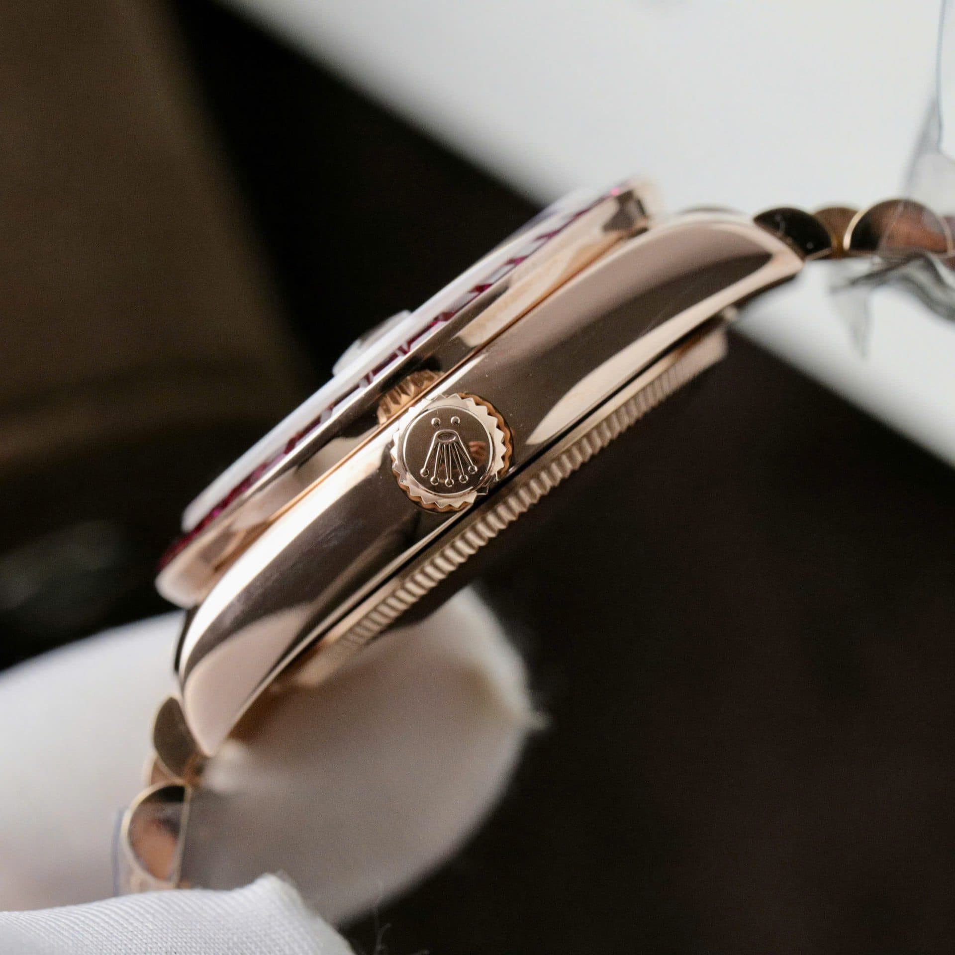 Dong-Ho-Rolex-DateJust-Nu-Che-Tac-Boc-Vang-That-Ruby-Baguette-Moissanite-31mm-1-2