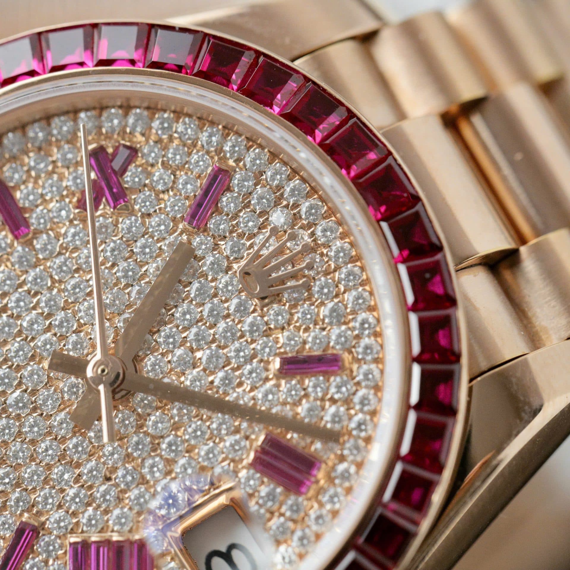 Dong-Ho-Rolex-DateJust-Nu-Che-Tac-Boc-Vang-That-Ruby-Baguette-Moissanite-31mm-3-2