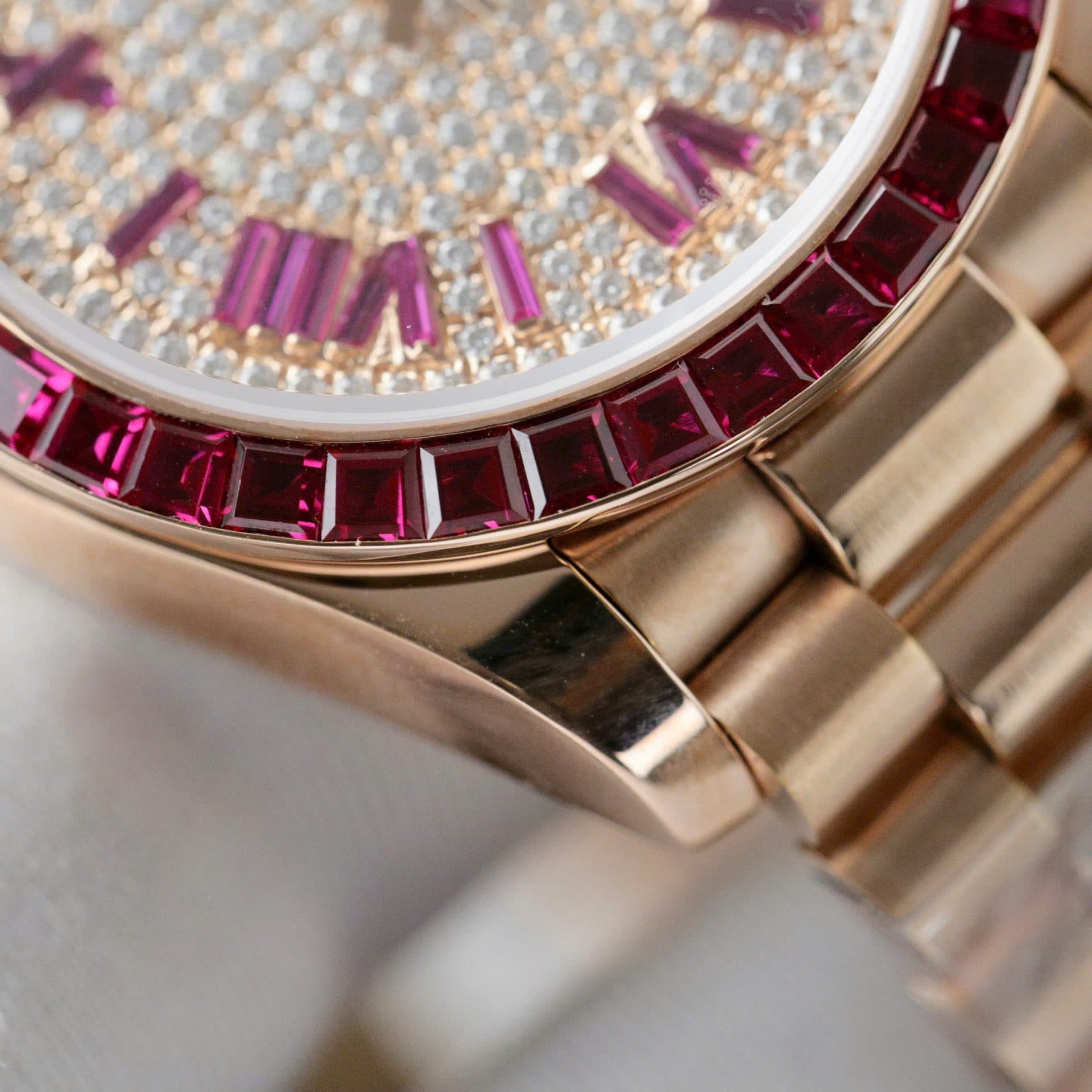 Dong-Ho-Rolex-DateJust-Nu-Che-Tac-Boc-Vang-That-Ruby-Baguette-Moissanite-31mm-4-2
