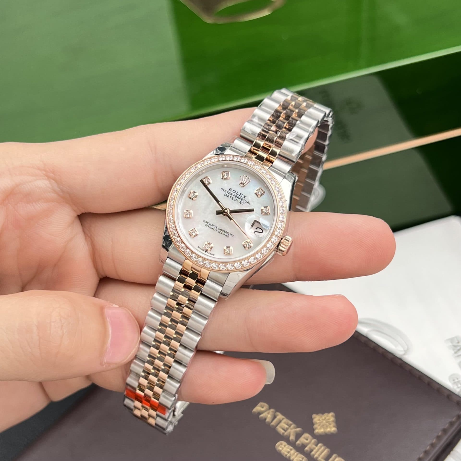 Dong-Ho-Rolex-DateJust-Nu-Dinh-Da-Mat-Xa-Cu-Demi-Rose-EWF-31mm-7-1