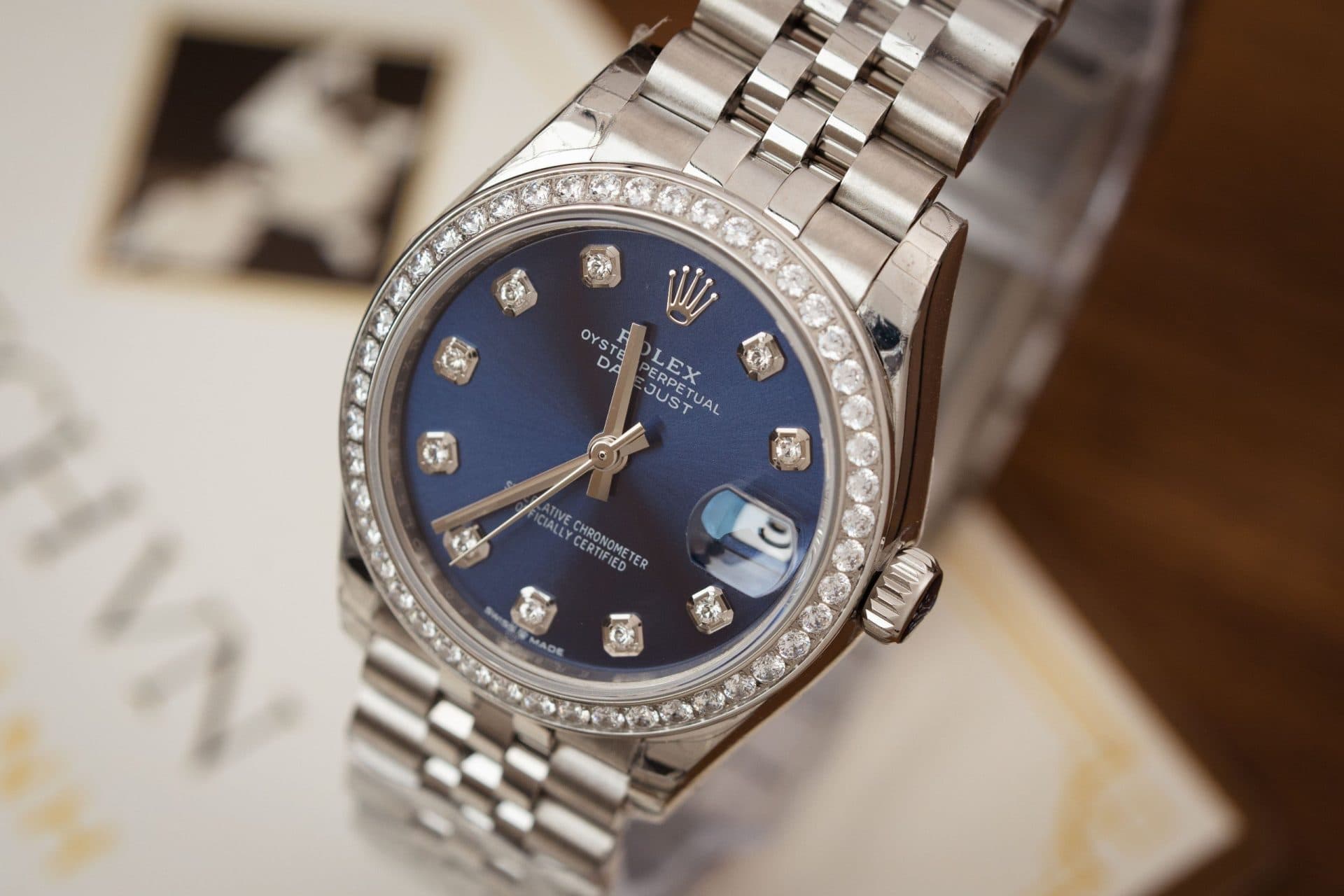 Dong-Ho-Rolex-DateJust-Nu-Dinh-Da-Mat-Xanh-Blue-May-Thuy-Sy-4-1