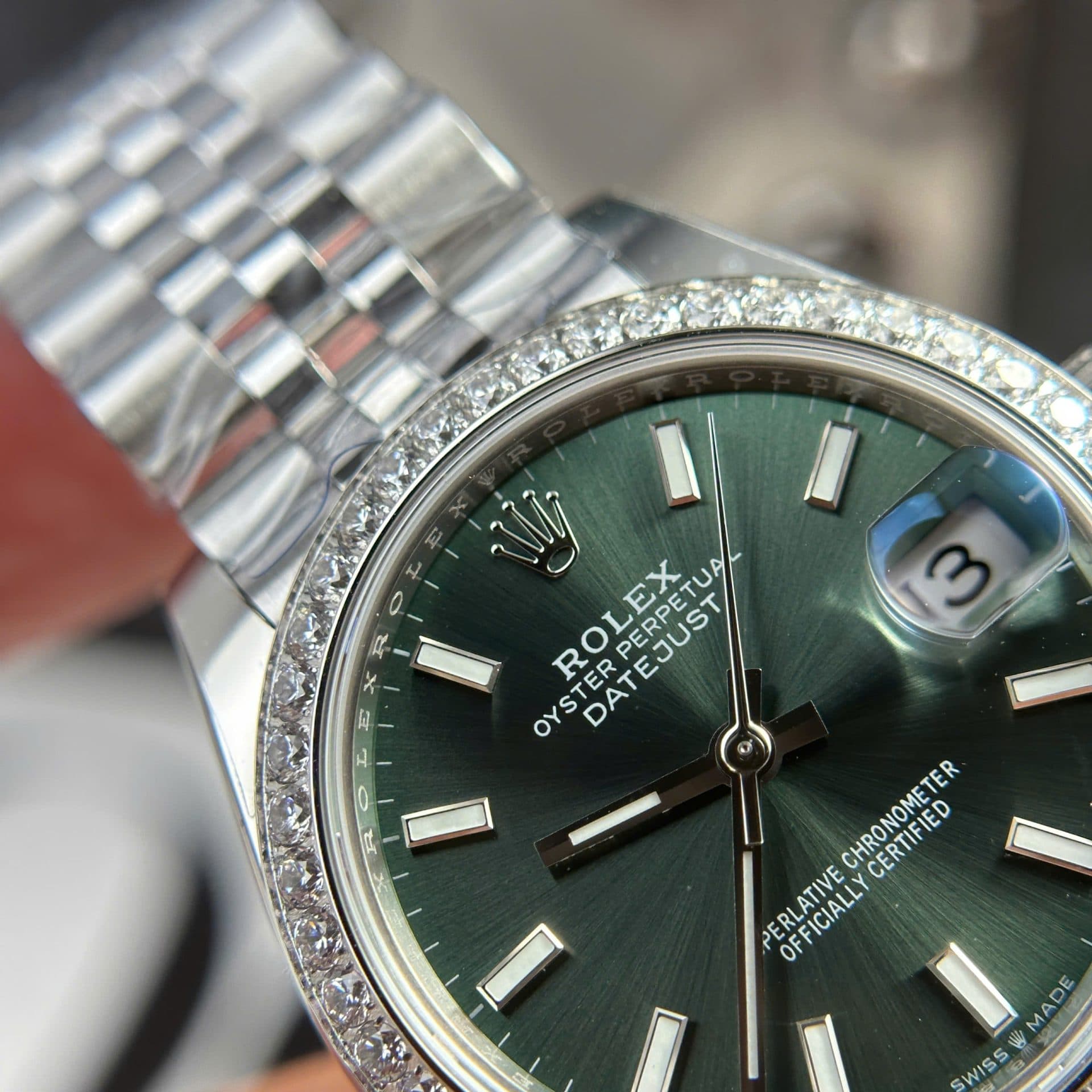 Dong-Ho-Rolex-DateJust-Replica-11-Mat-Xanh-La-Cay-Coc-So-Da-Quang-Nha-May-THB-31mm-2-1