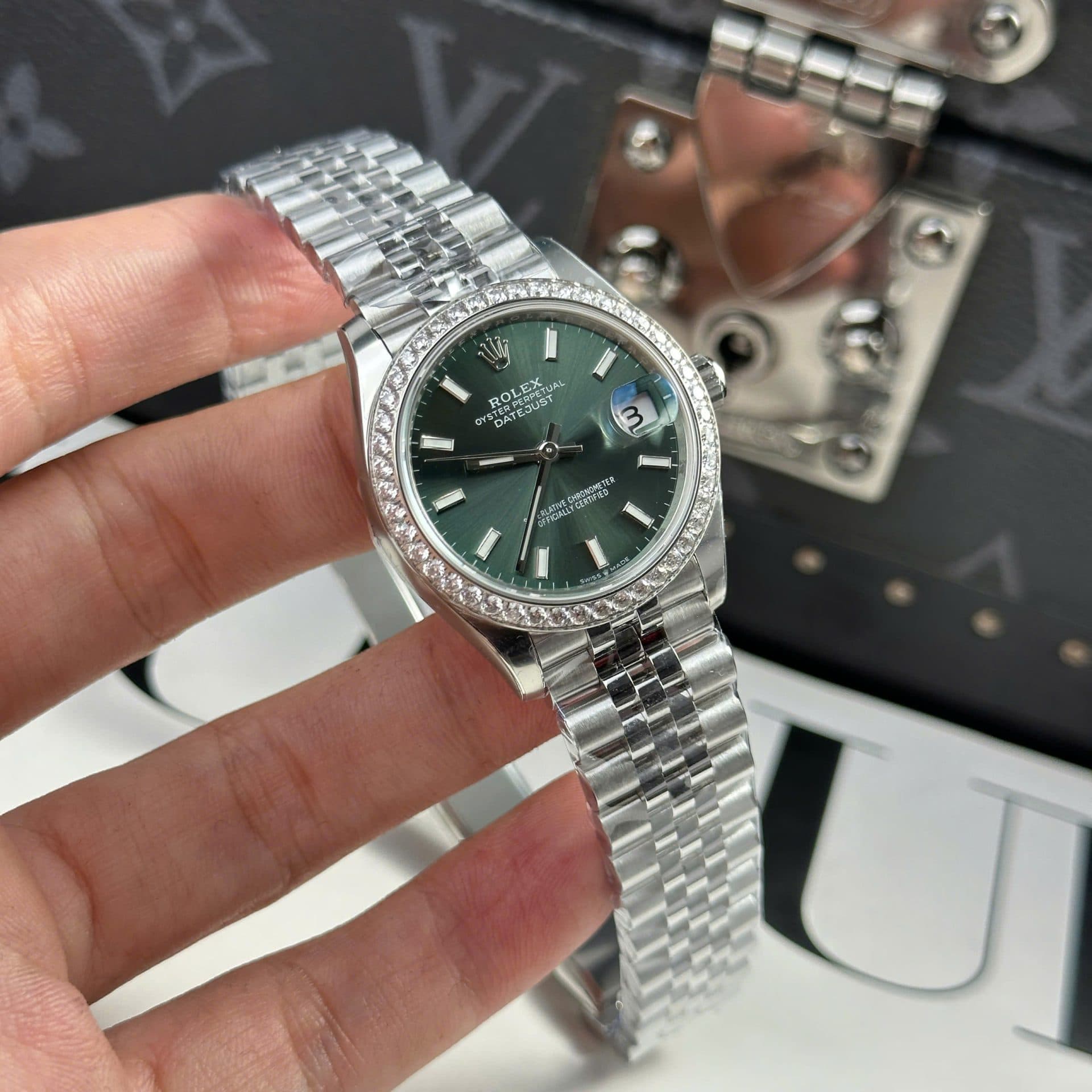 Dong-Ho-Rolex-DateJust-Replica-11-Mat-Xanh-La-Cay-Coc-So-Da-Quang-Nha-May-THB-31mm-5-1