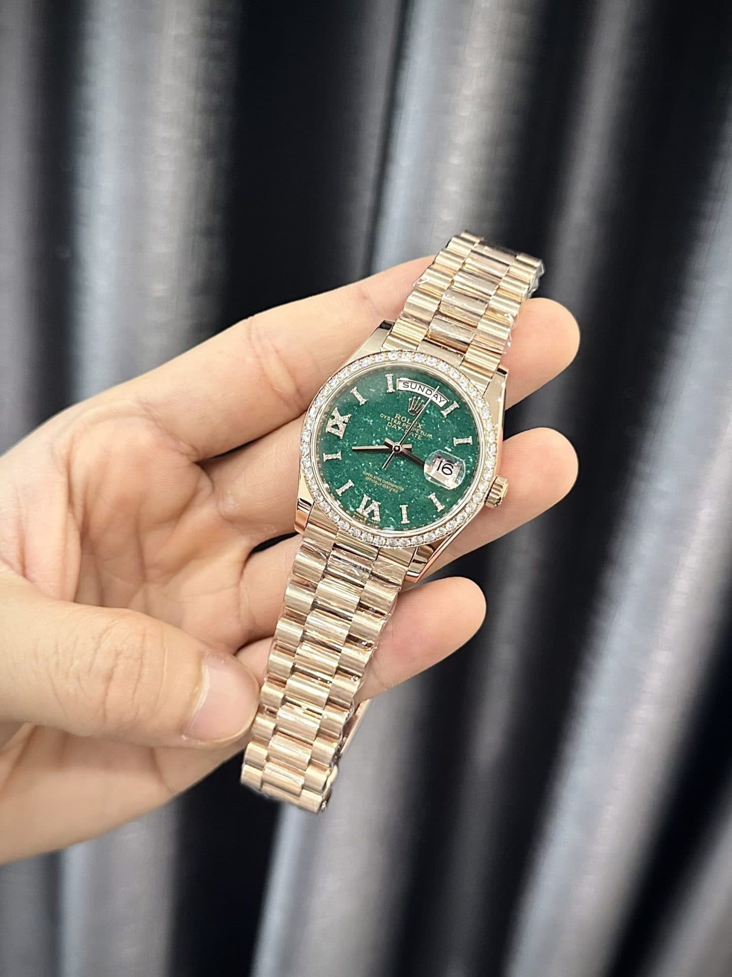 Dong-Ho-Rolex-Day-Date-128235-Boc-Vang-18K-Dinh-Moissanite-Mat-So-Da-Turquoise-36mm-7-1