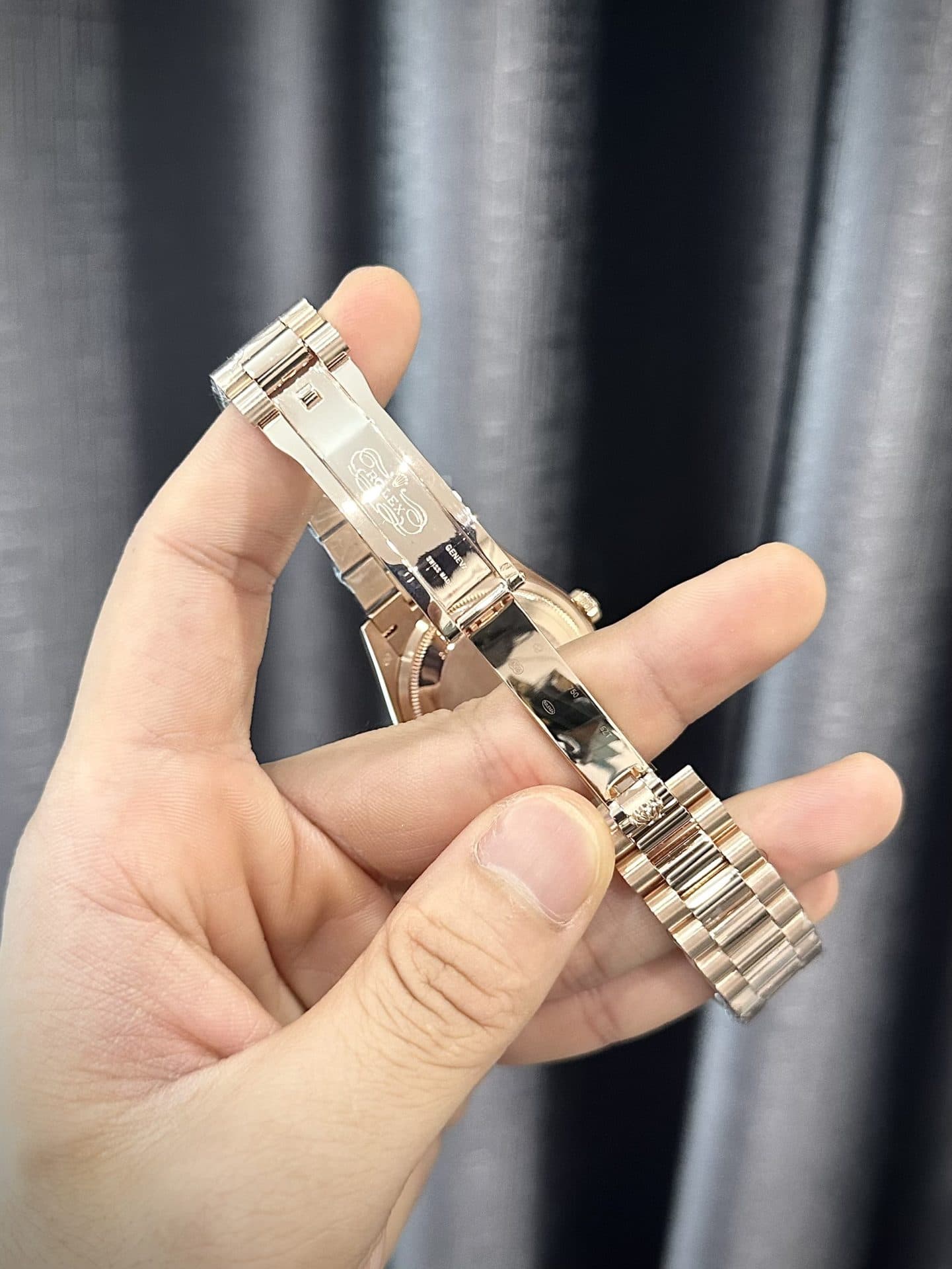 Dong-Ho-Rolex-Day-Date-128235-Boc-Vang-18K-Dinh-Moissanite-Mat-So-Da-Turquoise-36mm-8-1