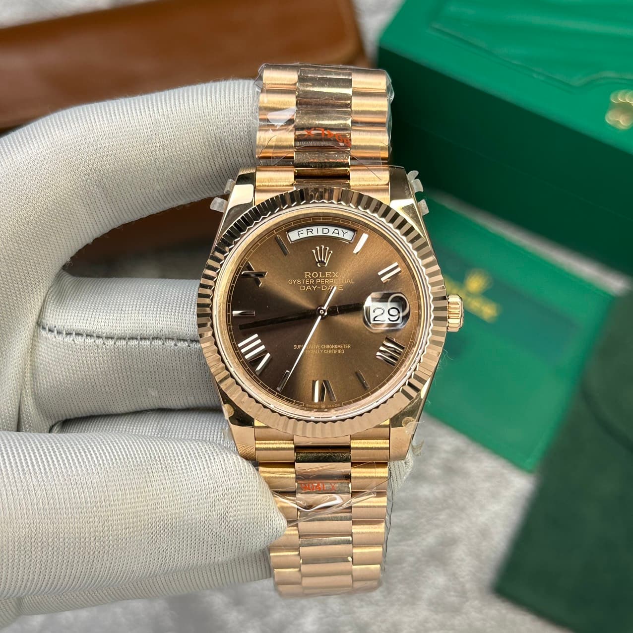 Dong-Ho-Rolex-Day-Date-228235-Rose-Gold-Mat-Chocolate-Rep-11-V2-GMF-40mm-2-1