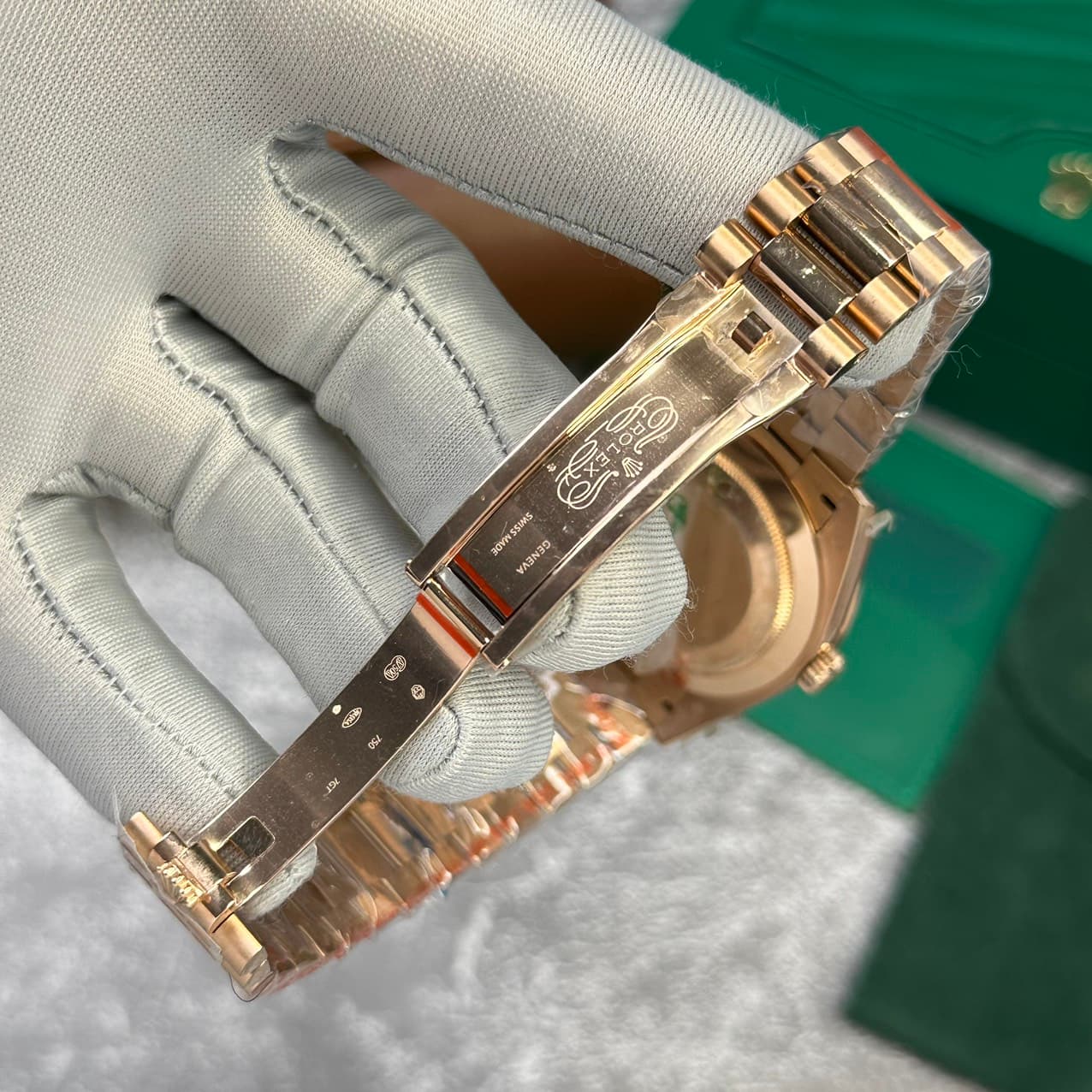 Dong-Ho-Rolex-Day-Date-228235-Rose-Gold-Mat-Chocolate-Rep-11-V2-GMF-40mm-3-1