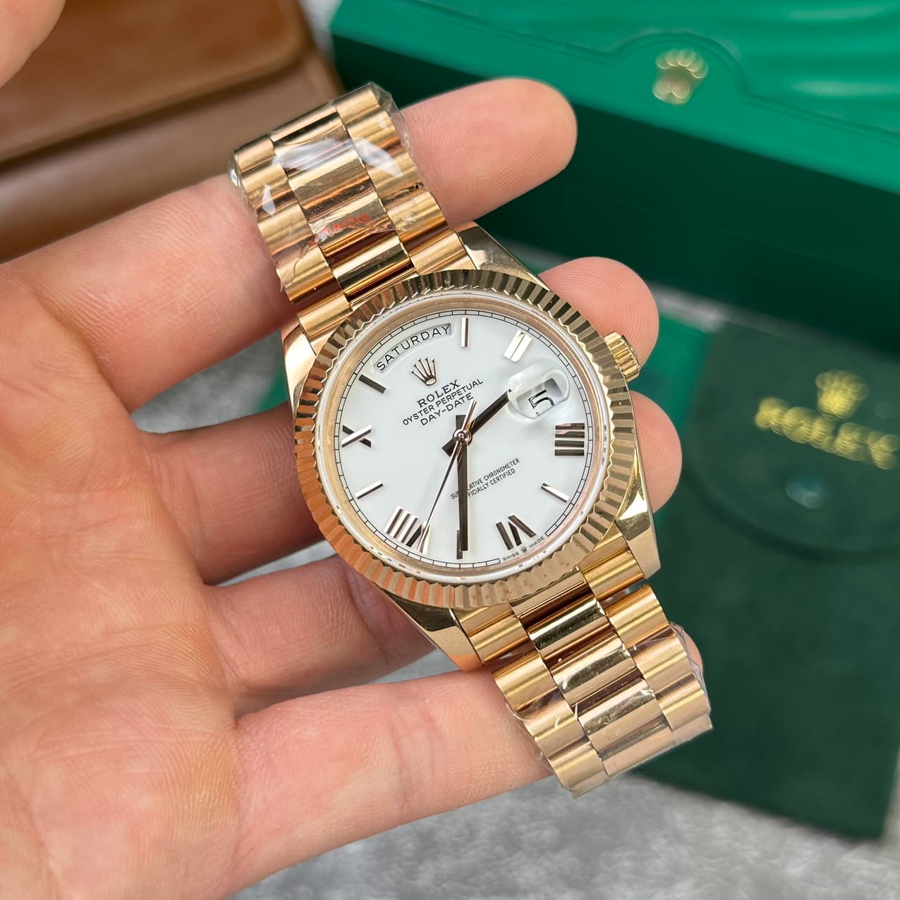 Dong-Ho-Rolex-Day-Date-228235-Rose-Gold-Rep-11-Mat-Trang-V2-GM-Factory-40mm-1-1