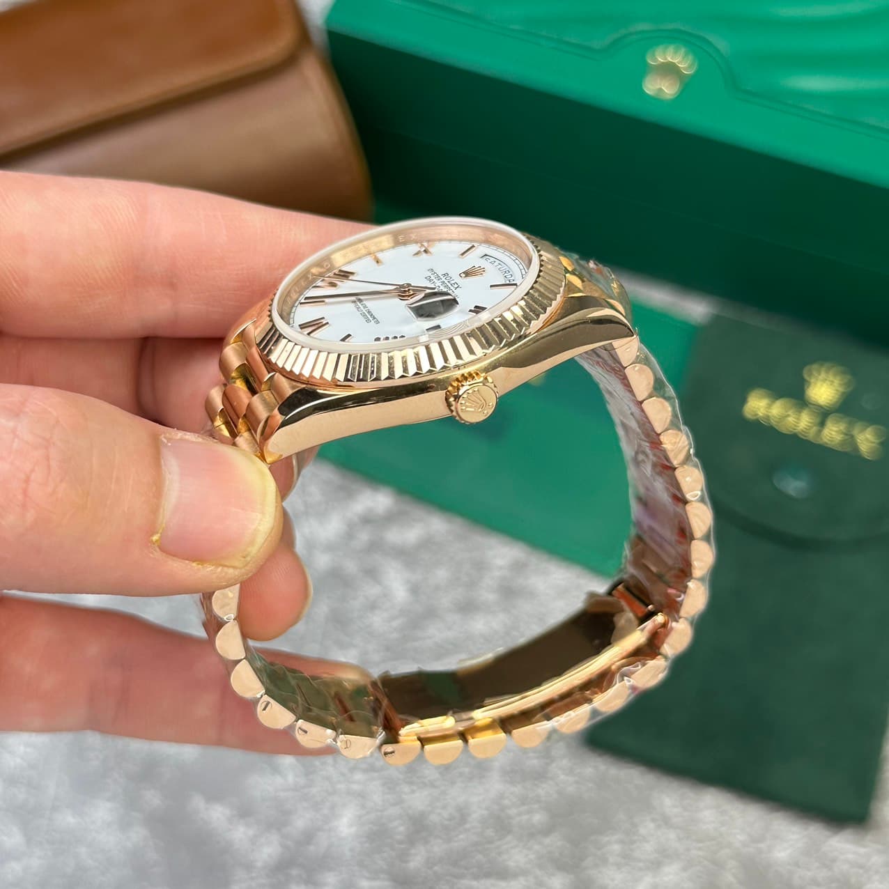 Dong-Ho-Rolex-Day-Date-228235-Rose-Gold-Rep-11-Mat-Trang-V2-GM-Factory-40mm-3-1