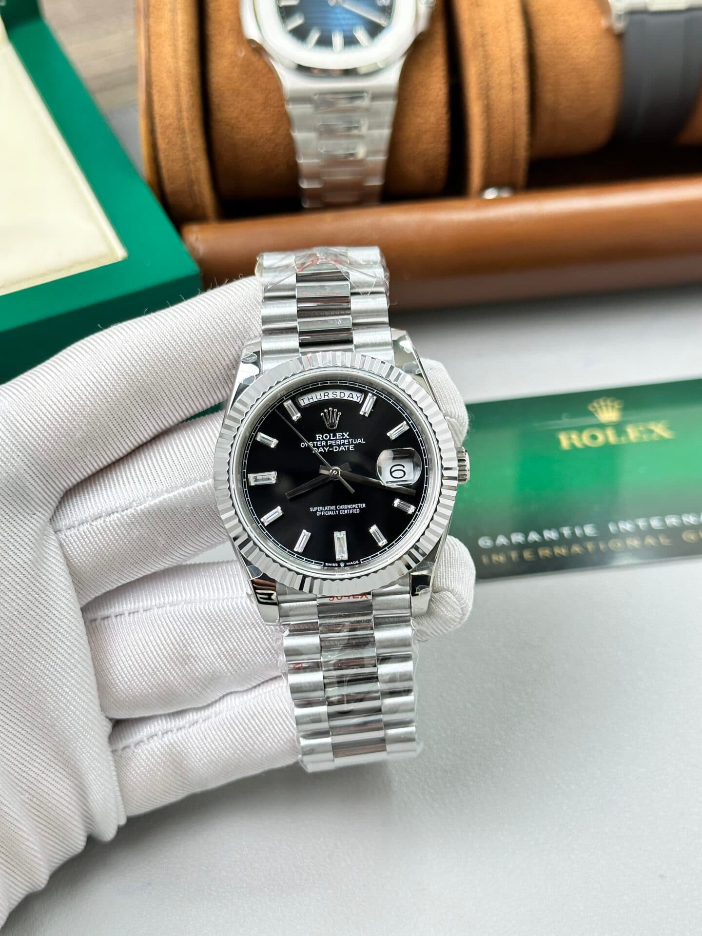 Dong-Ho-Rolex-Day-Date-228236-Rep-11-Nang-167gr-Mat-Den-GM-Factory-40mm-1-1