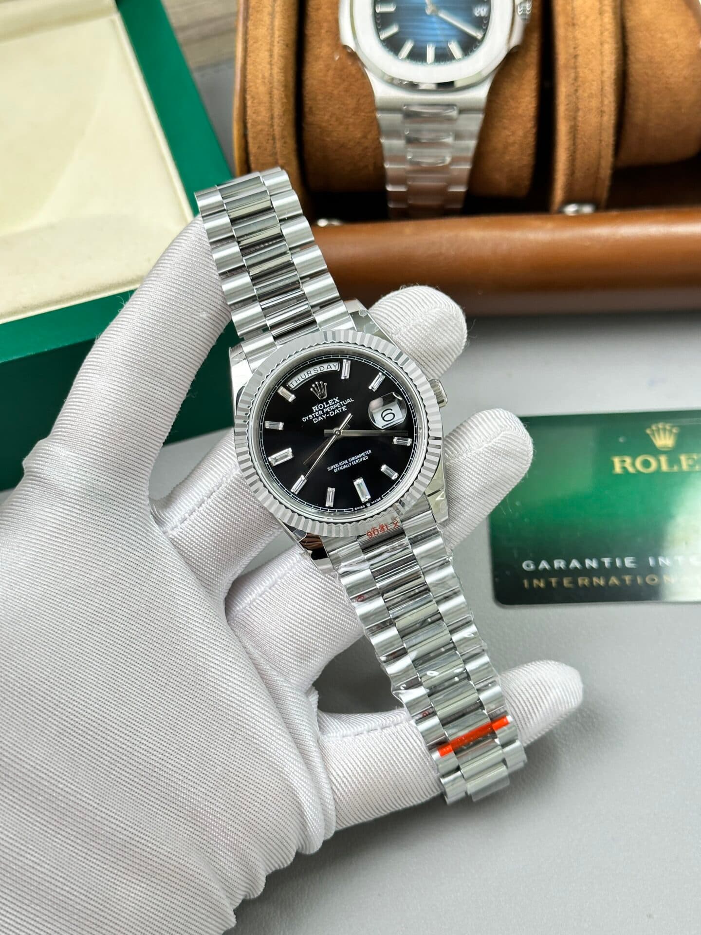 Dong-Ho-Rolex-Day-Date-228236-Rep-11-Nang-167gr-Mat-Den-GM-Factory-40mm-3-1