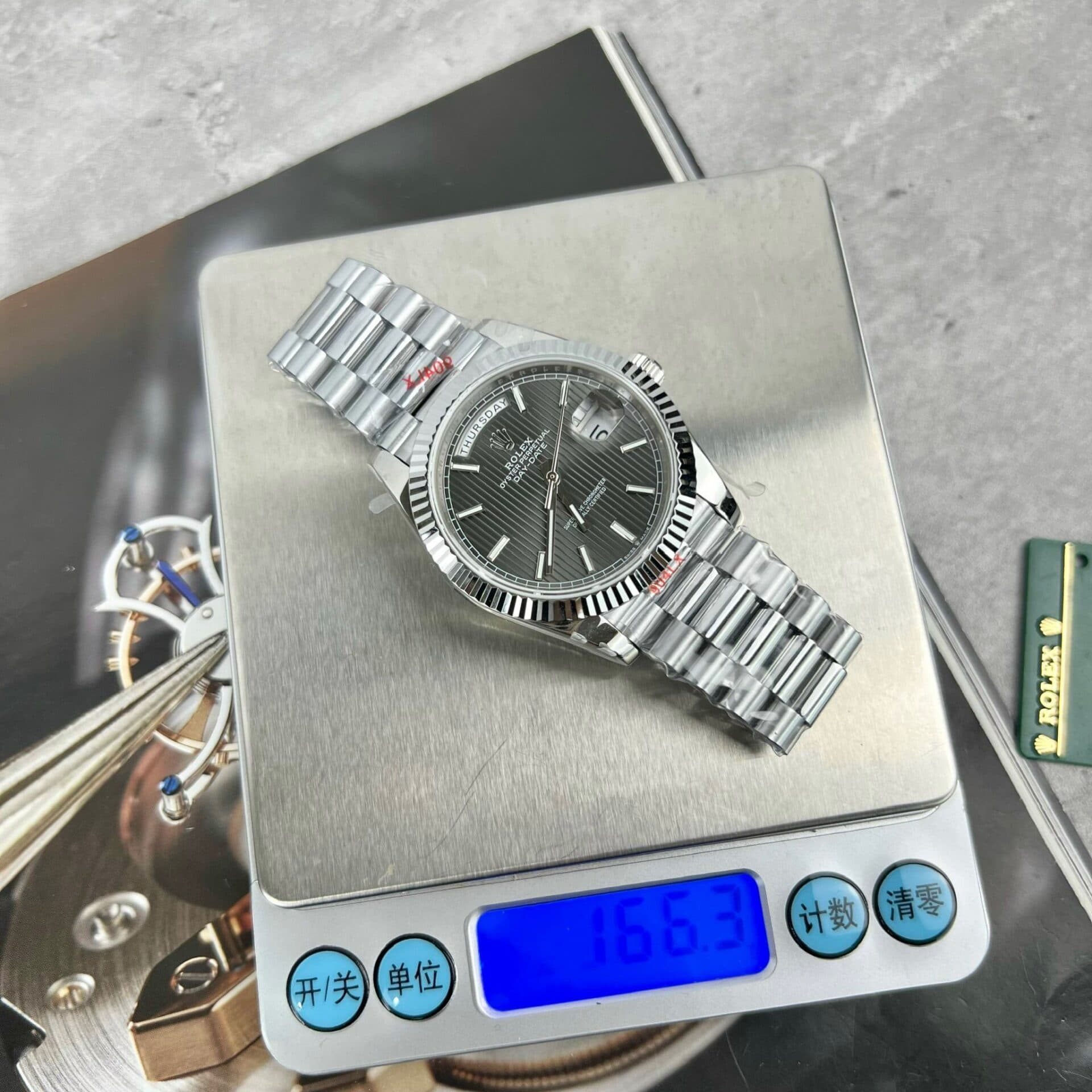 Dong-Ho-Rolex-Day-Date-228236-Replica-11-Mat-Xam-Nha-May-GM-40mm-3-1
