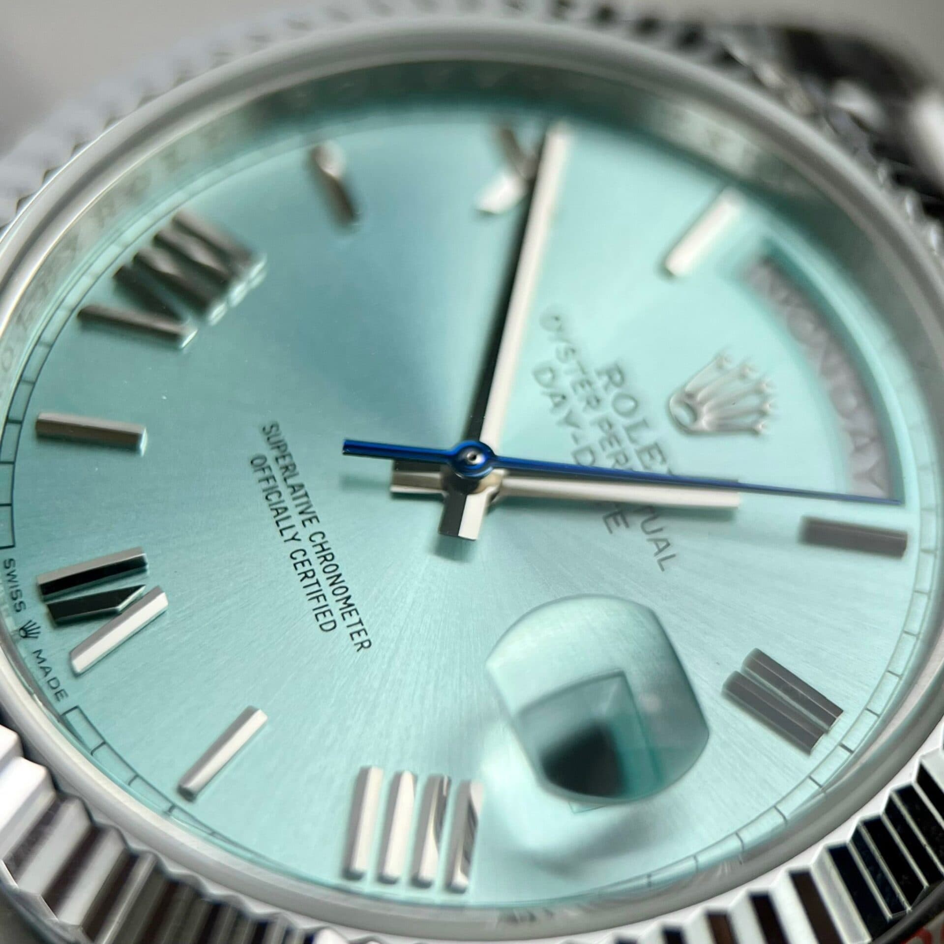 Dong-Ho-Rolex-Day-Date-228236-Replica-11-Mat-Xanh-Bang-Nha-May-GM-40mm-4-1