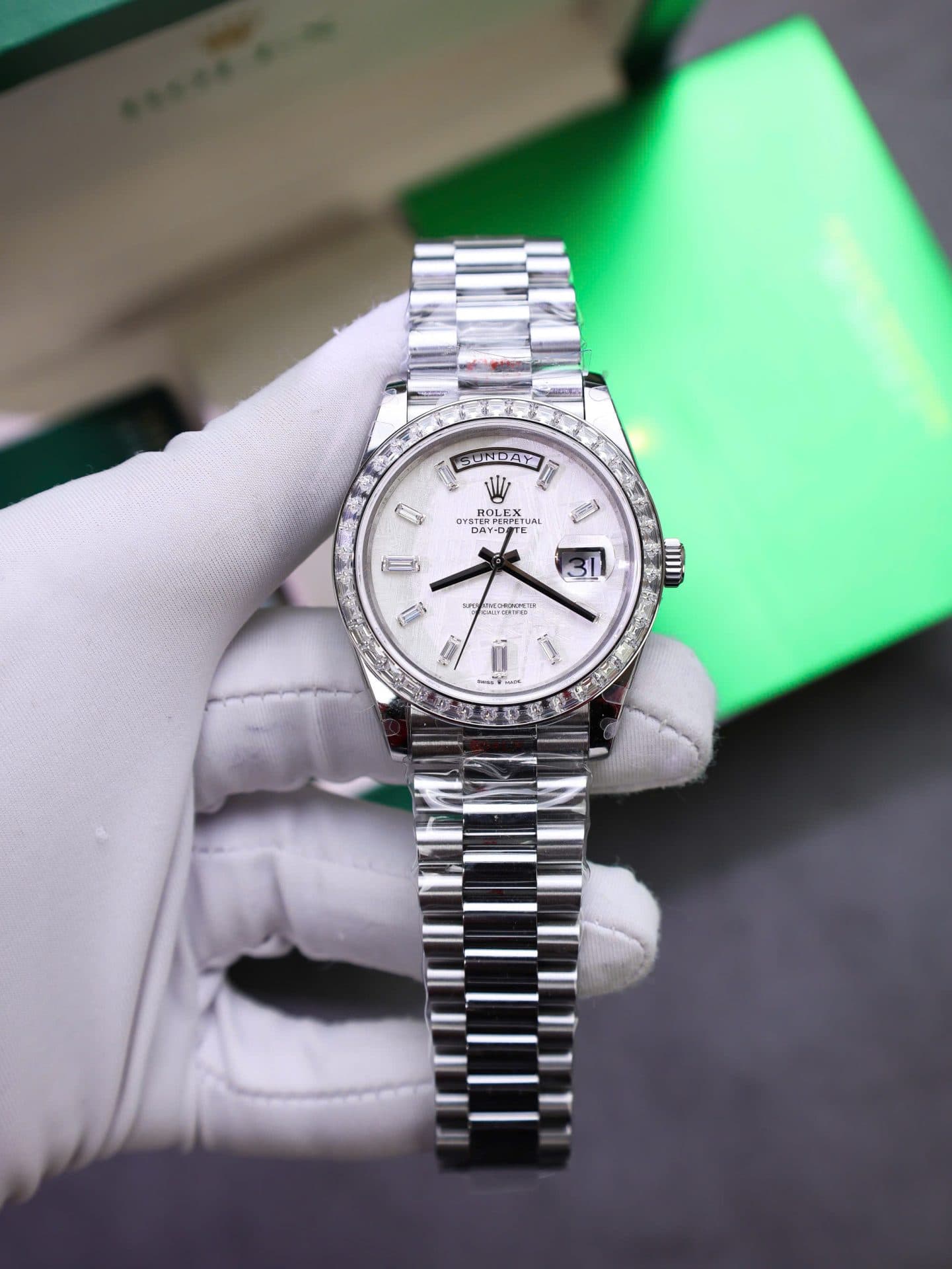Dong-Ho-Rolex-Day-Date-Che-Tac-Mat-Thien-Thach-Coc-So-Vien-Do-Kim-Cuong-Moissanite-Baguette-40mm-6-1