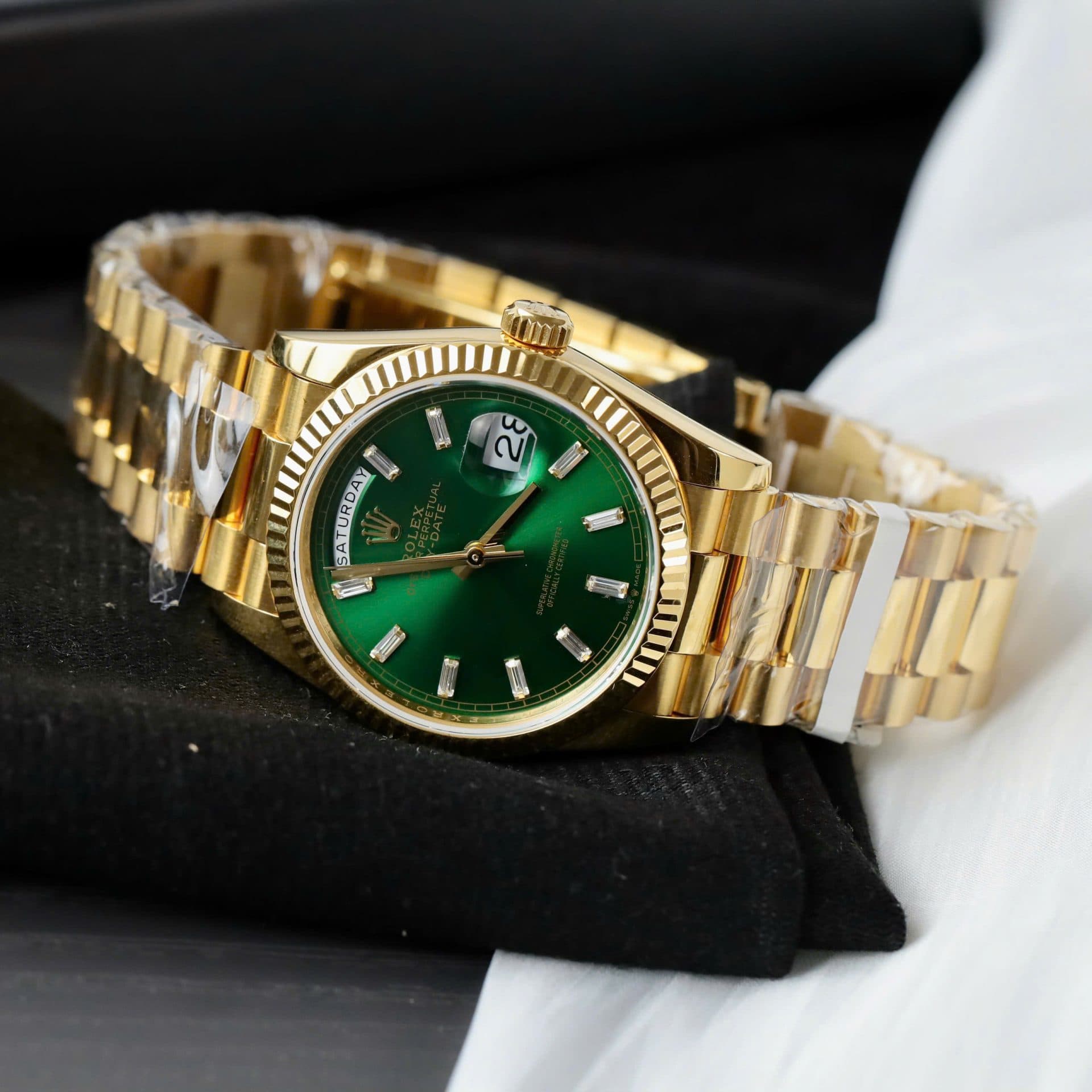 Dong-Ho-Rolex-Day-Date-Che-Tac-Mat-Xanh-La-Cay-Trong-Luong-160gram-Boc-Vang-That-36mm-4-1