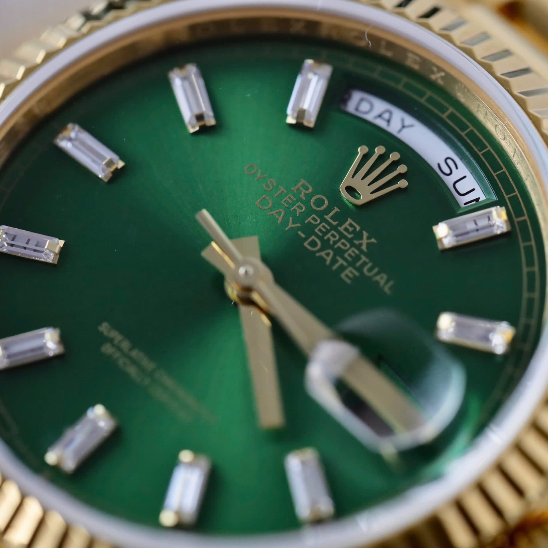 Dong-Ho-Rolex-Day-Date-Che-Tac-Mat-Xanh-La-Cay-Trong-Luong-160gram-Boc-Vang-That-36mm-6-1