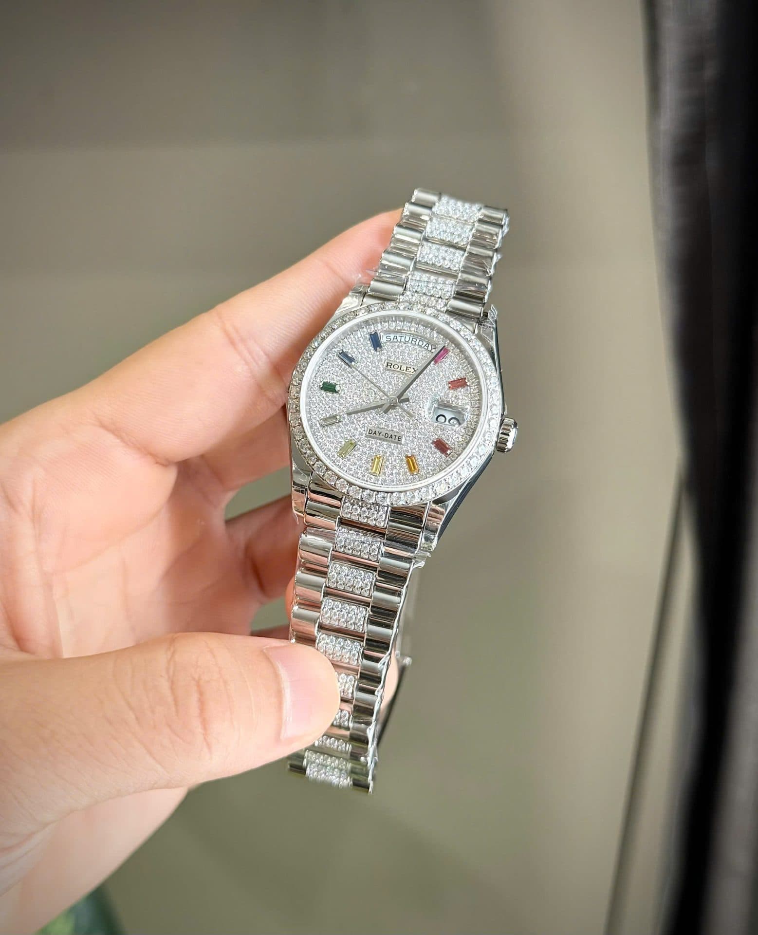 Dong-Ho-Rolex-Day-Date-Chec-Tac-Dinh-Kim-Cuong-Moissanite-Coc-So-Da-7-Mau-36mm-1-1
