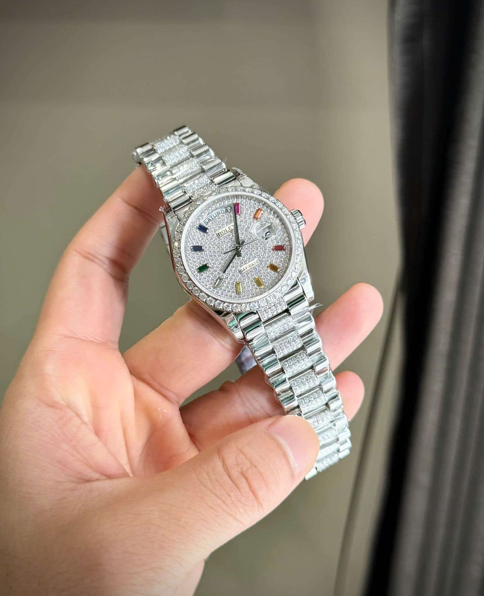Dong-Ho-Rolex-Day-Date-Chec-Tac-Dinh-Kim-Cuong-Moissanite-Coc-So-Da-7-Mau-36mm-3-1