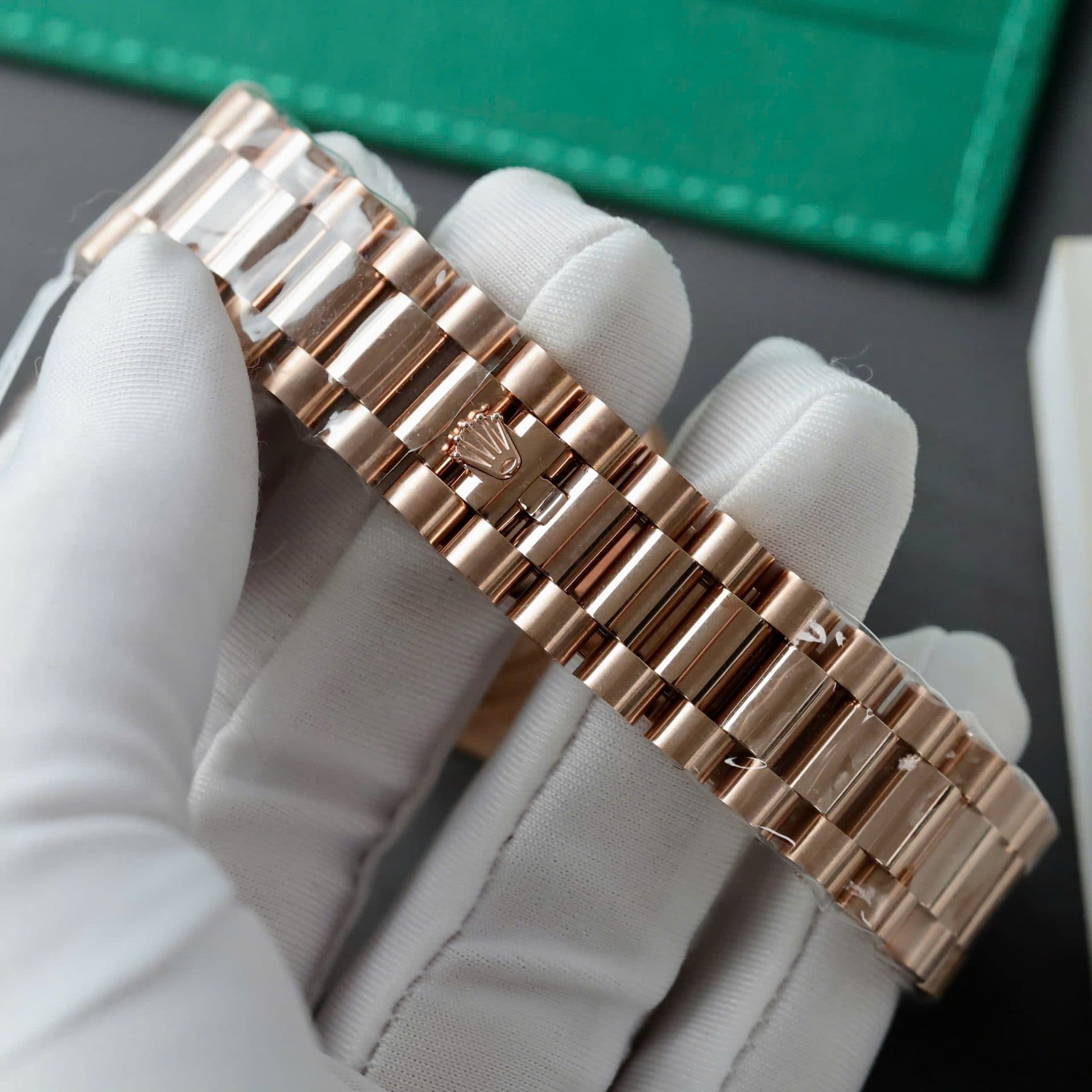 Dong-Ho-Rolex-Day-Date-Mat-Nham-Thach-Che-Tac-Boc-Vang-That-Dinh-Moissanite-GMF-36mm-1-1