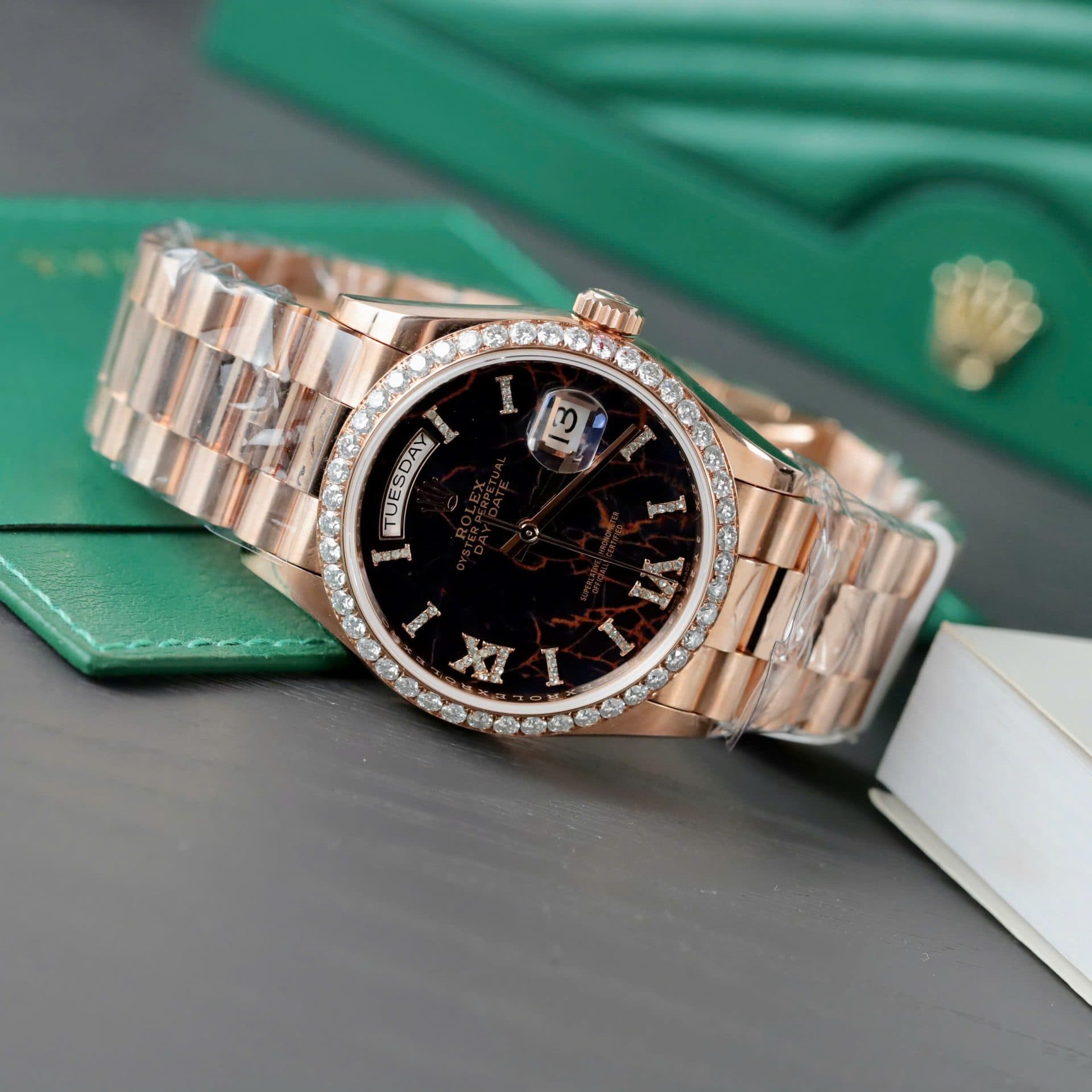 Dong-Ho-Rolex-Day-Date-Mat-Nham-Thach-Che-Tac-Boc-Vang-That-Dinh-Moissanite-GMF-36mm-3-1
