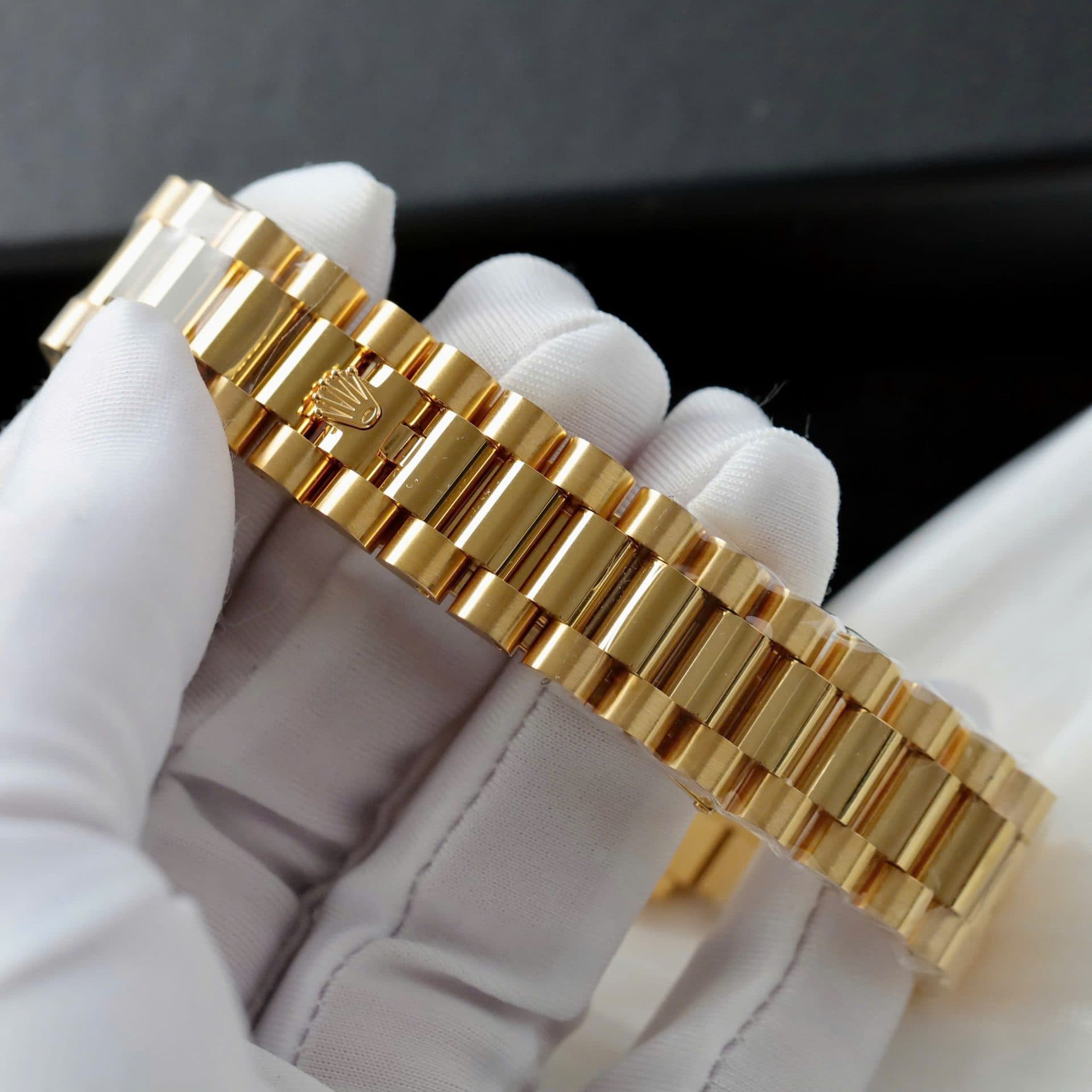 Dong-Ho-Rolex-Day-Date-Mat-Xanh-La-Cay-Che-Tac-Boc-Vang-That-Dinh-Moissanite-Hong-Kong-36mm-1-1