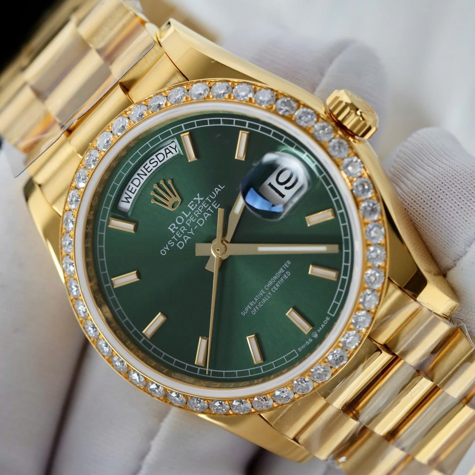 Dong-Ho-Rolex-Day-Date-Mat-Xanh-La-Cay-Che-Tac-Boc-Vang-That-Dinh-Moissanite-Hong-Kong-36mm-5-1