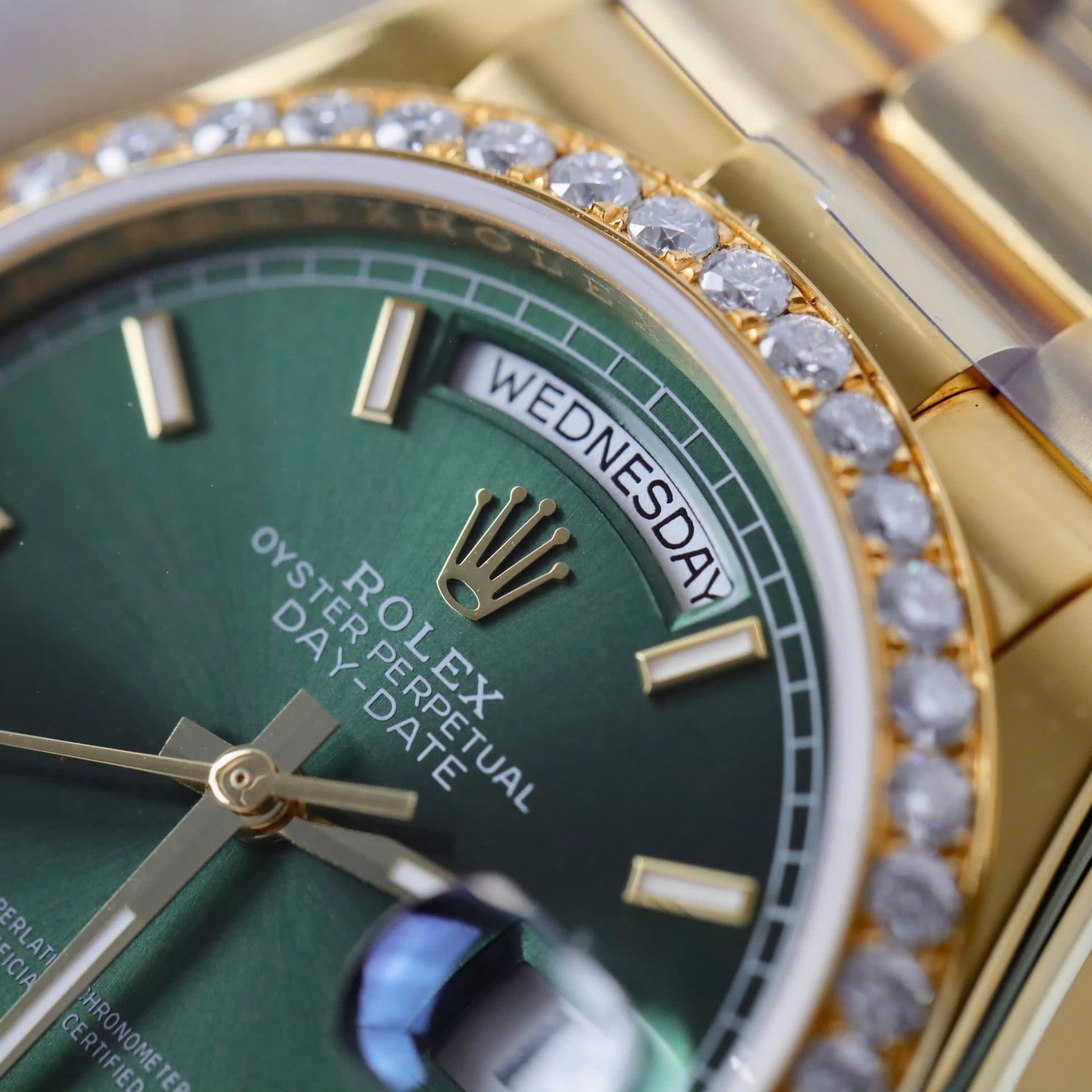 Dong-Ho-Rolex-Day-Date-Mat-Xanh-La-Cay-Che-Tac-Boc-Vang-That-Dinh-Moissanite-Hong-Kong-36mm-6-1