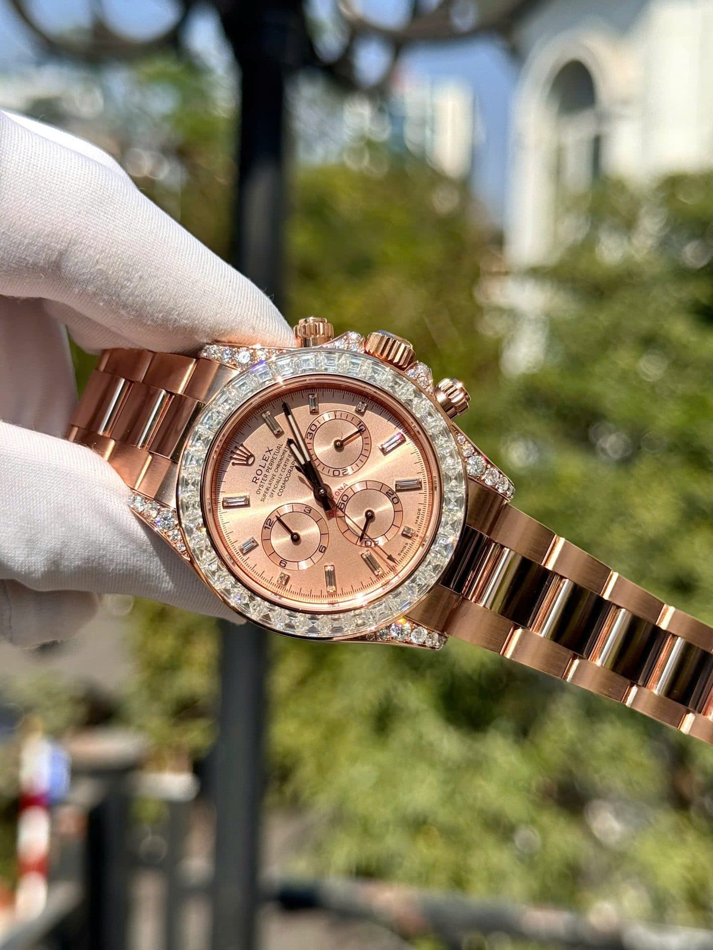 Dong-Ho-Rolex-Daytona-126595TBR-Che-Tac-Boc-Vang-Dinh-Kim-Cuong-Moissanite-Baguette-40mm-1-1