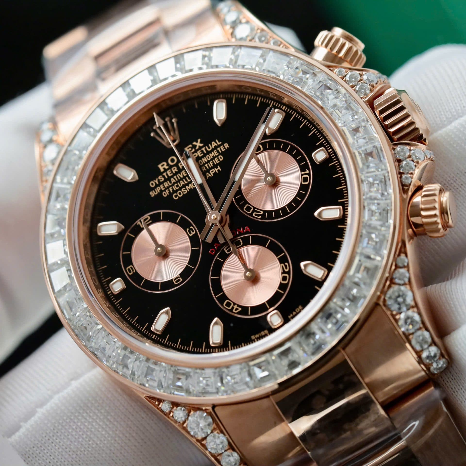 Dong-Ho-Rolex-Daytona-Mat-Den-Che-Tac-Boc-Vang-Dinh-Kim-Cuong-Moissanite-Baguette-40mm-4-1