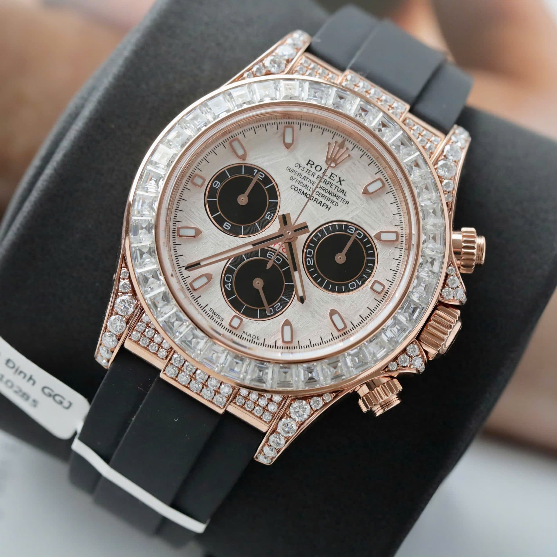 Dong-Ho-Rolex-Daytona-Mat-Thien-Thach-Che-Tac-Boc-Vang-That-Dinh-Kim-Cuong-Moissanite-Baguette-40mm-3-1