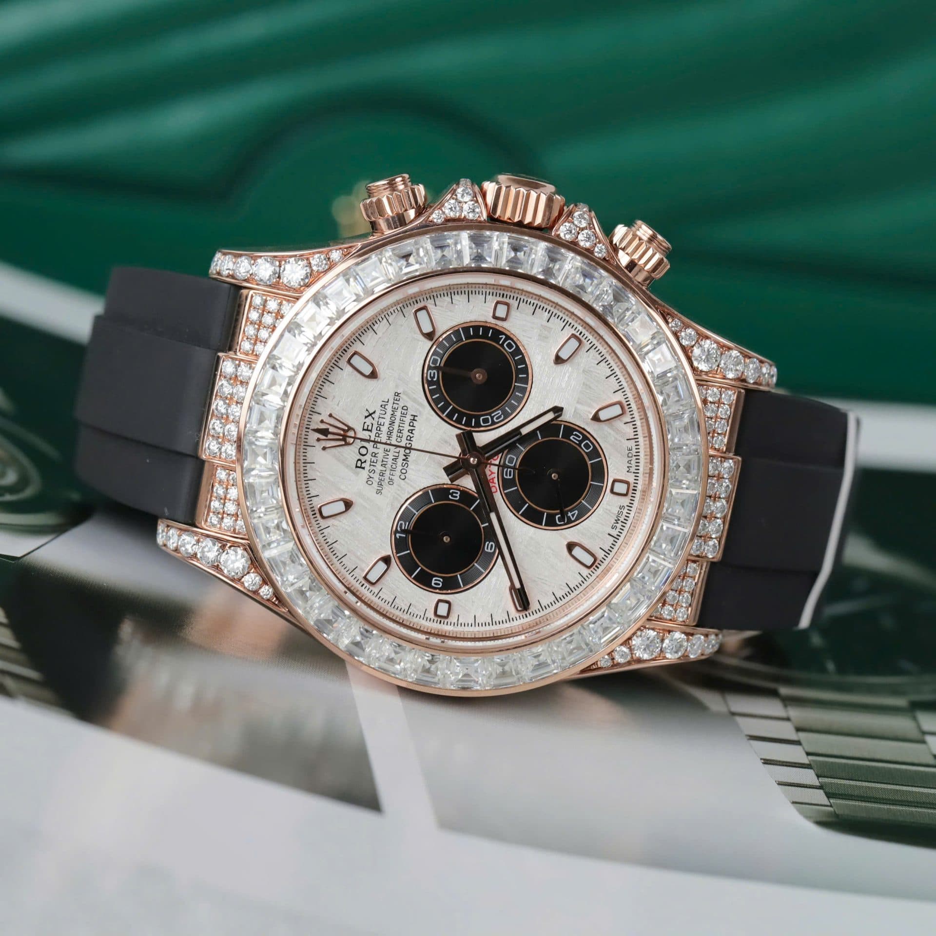 Dong-Ho-Rolex-Daytona-Mat-Thien-Thach-Che-Tac-Boc-Vang-That-Dinh-Kim-Cuong-Moissanite-Baguette-40mm-4-1