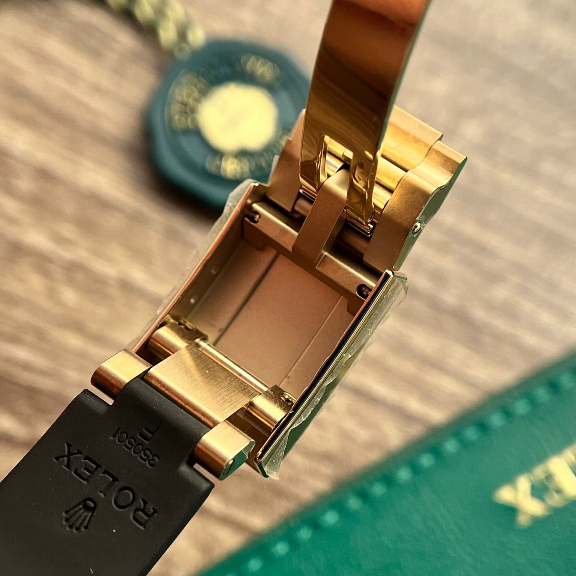 Dong-Ho-Rolex-Daytona-REplica-11-2-scaled-1
