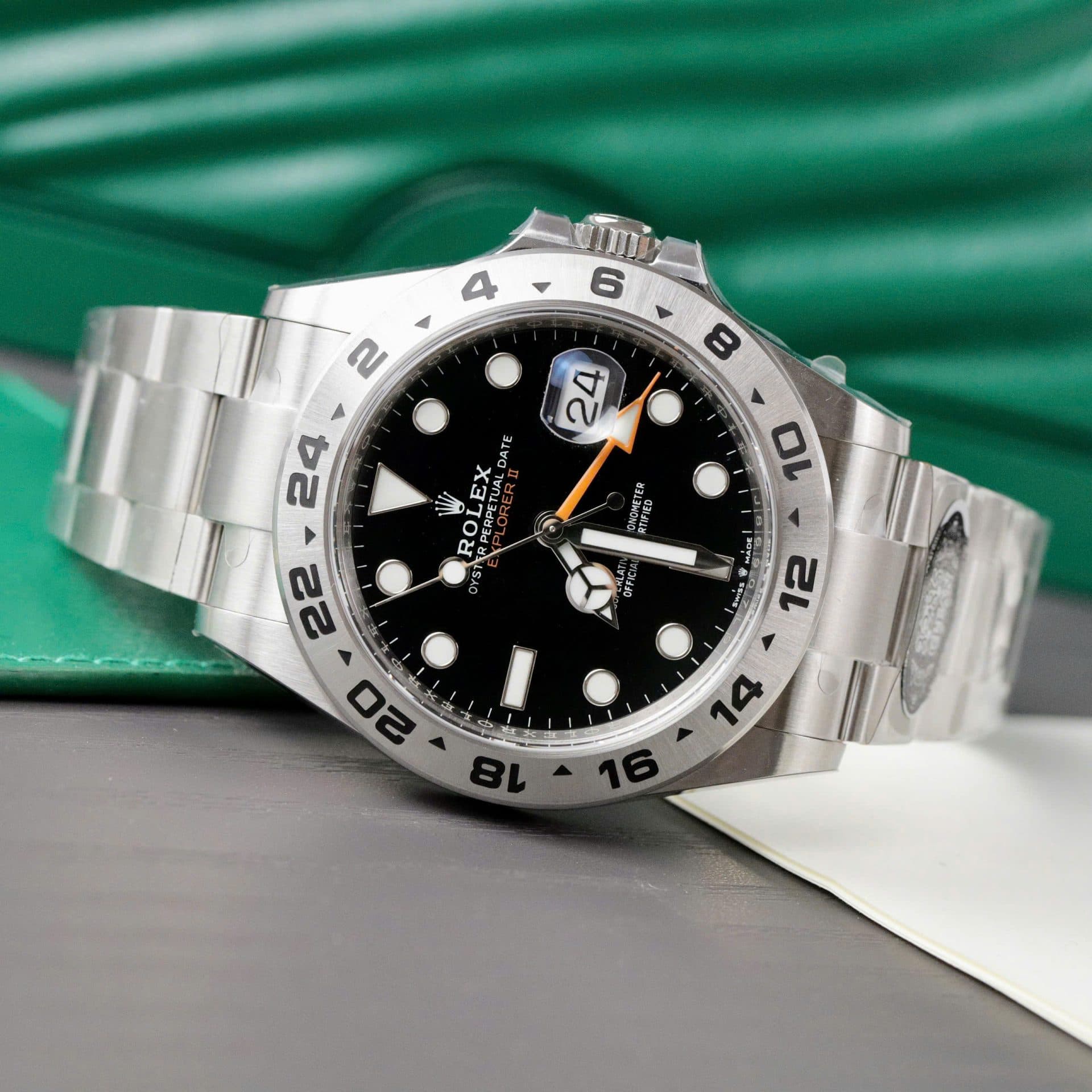 Dong-Ho-Rolex-Explorer-II-226570-Rep-11-Cao-Cap-Nhat-Mat-Den-Nha-May-Clean-42mm-3-1