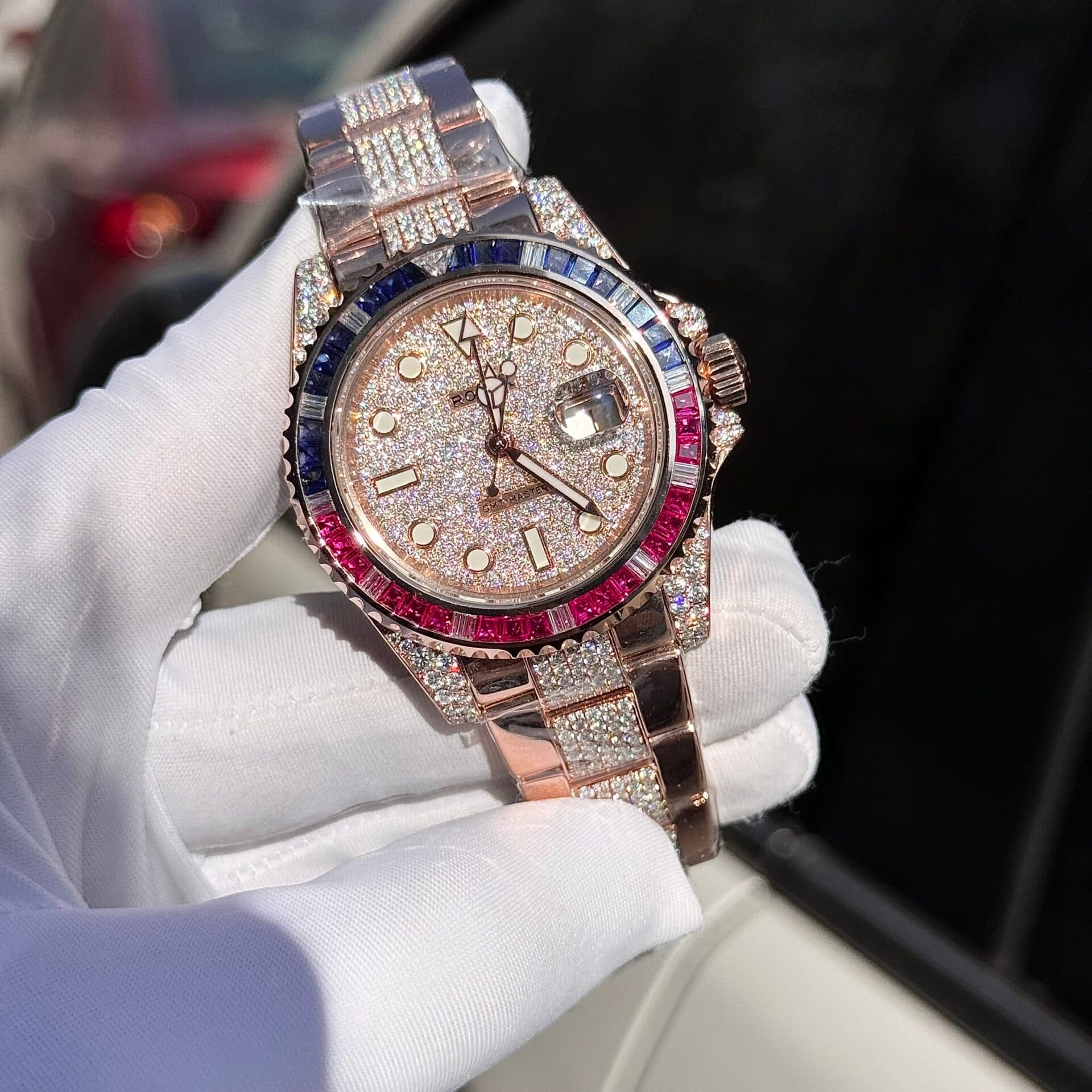 Dong-Ho-Rolex-GMT-Master-II-126755-SARU-DIAO-Boc-Vang-Do-Moissanite-Sapphire-3-1