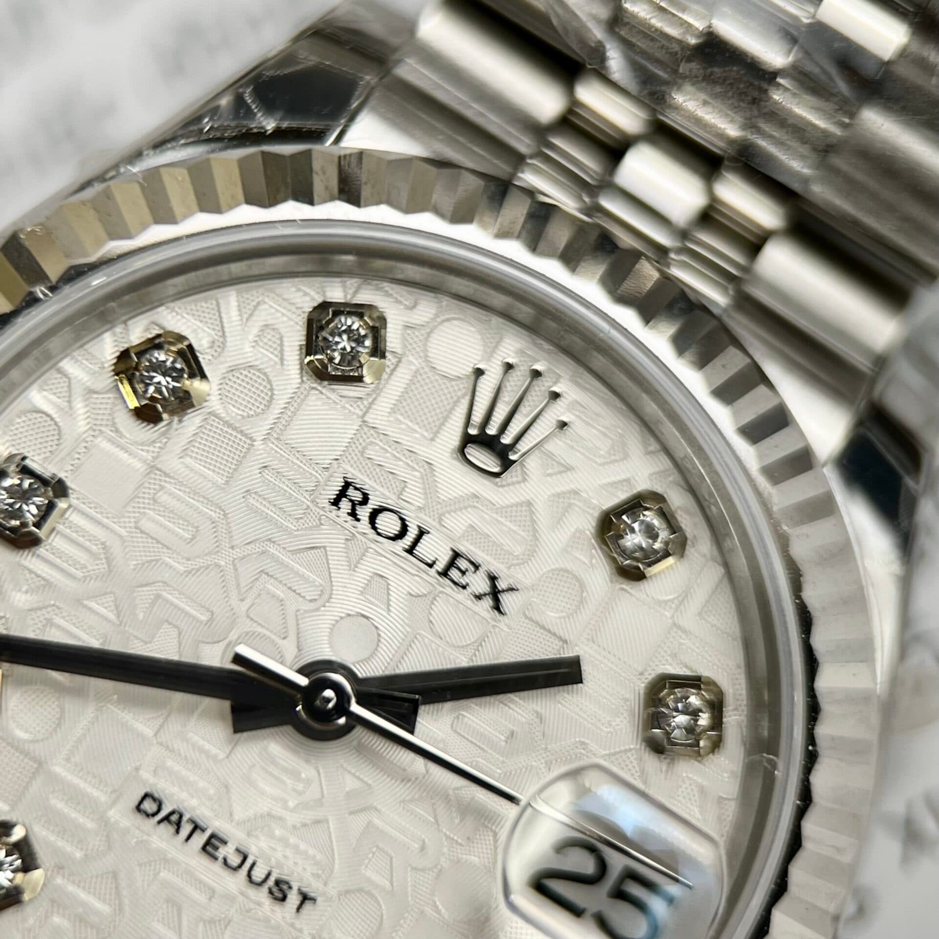 Dong-Ho-Rolex-Nu-DateJust-Mat-So-Vi-Tinh-Super-Fake-EWF-31mm-5-scaled-1
