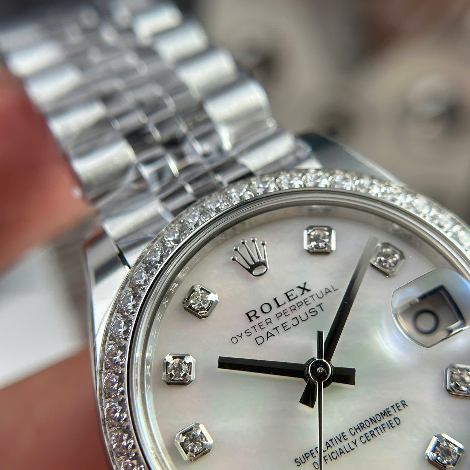 Dong-Ho-Rolex-Nu-Replica-11-DateJust-Mat-MOP-Vien-Dinh-Da-Nha-May-THB-31mm-2-1