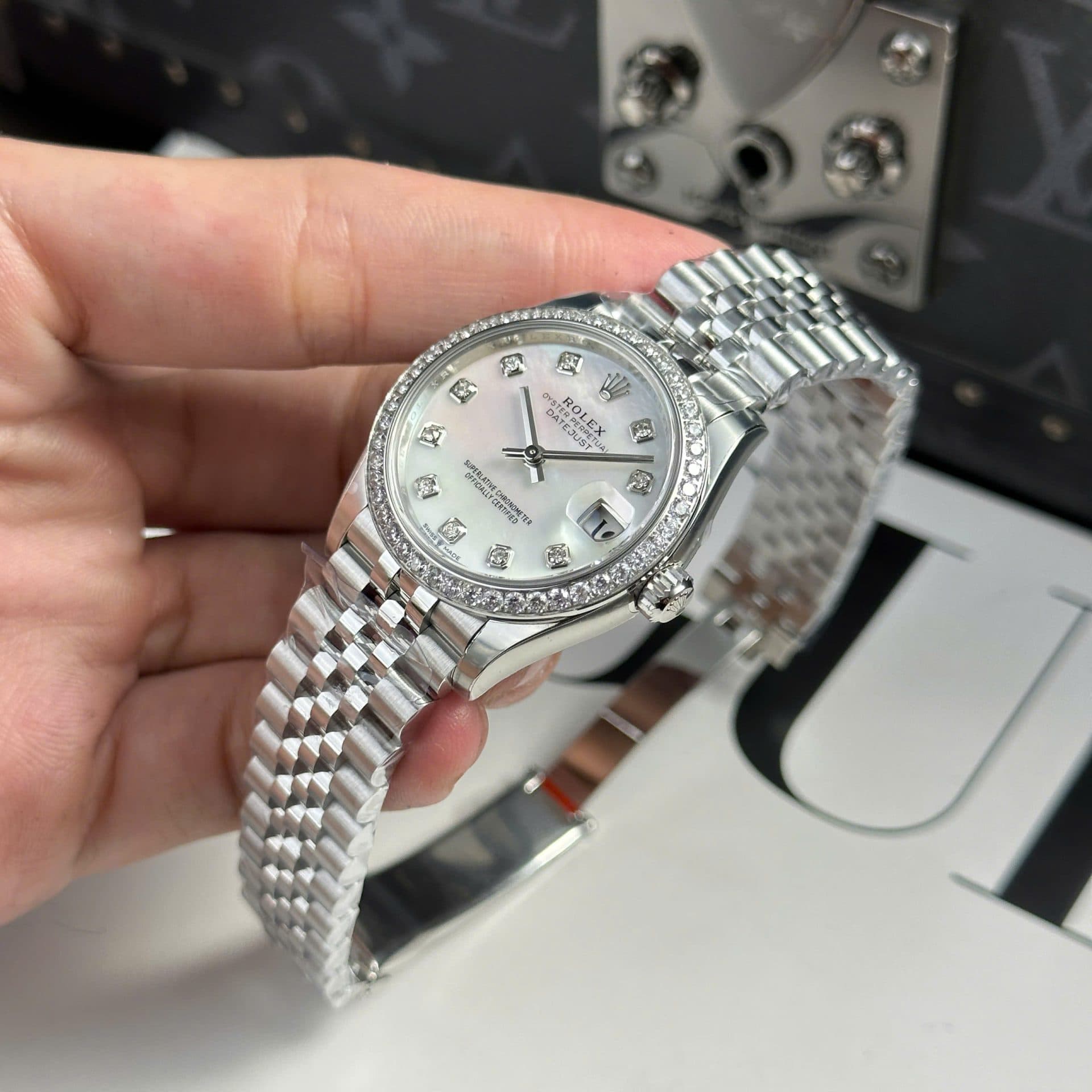 Dong-Ho-Rolex-Nu-Replica-11-DateJust-Mat-MOP-Vien-Dinh-Da-Nha-May-THB-31mm-4-1